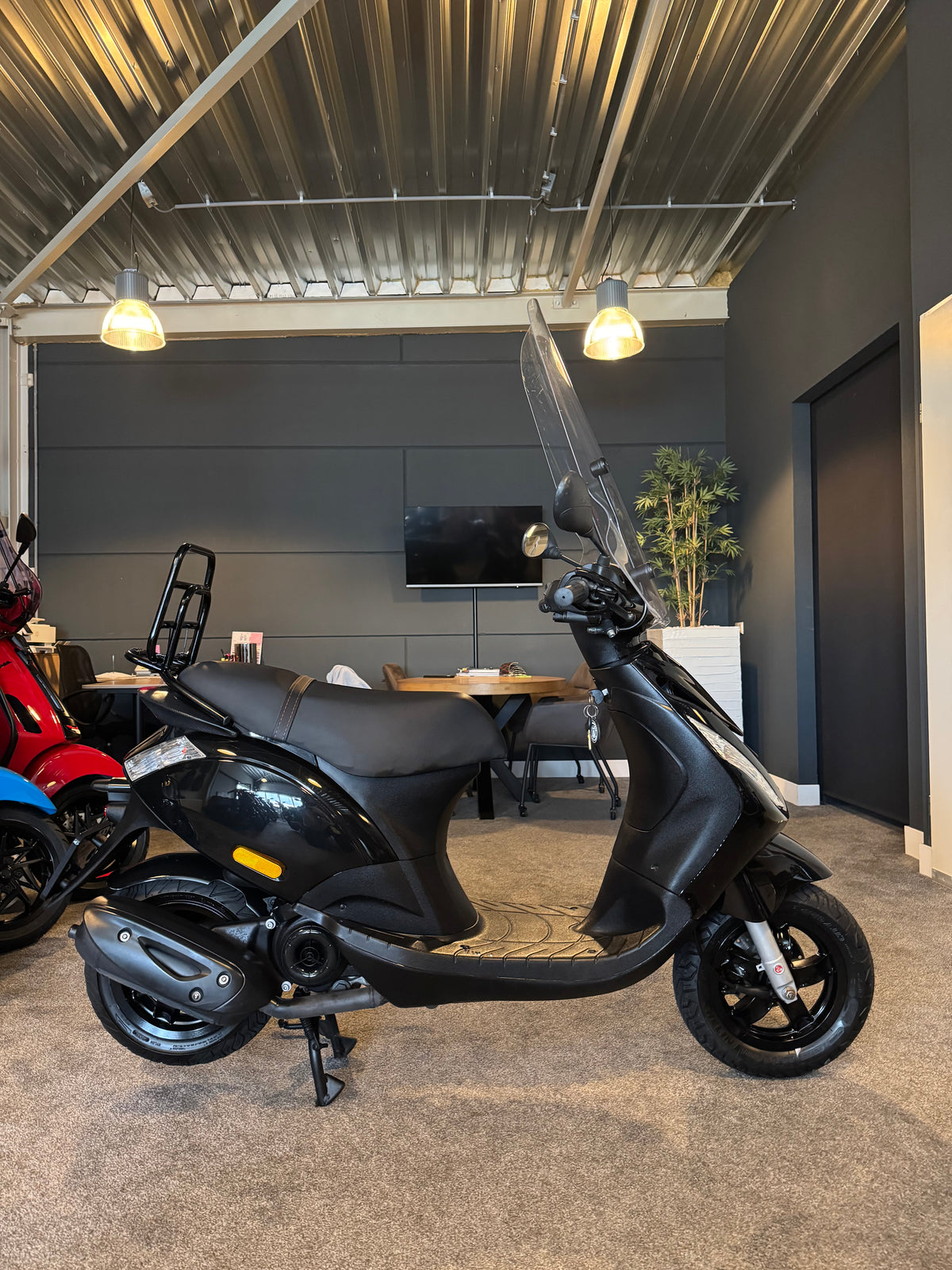 Piaggio Zip 50s | 2022 | Garantie | Snor | Nette staat