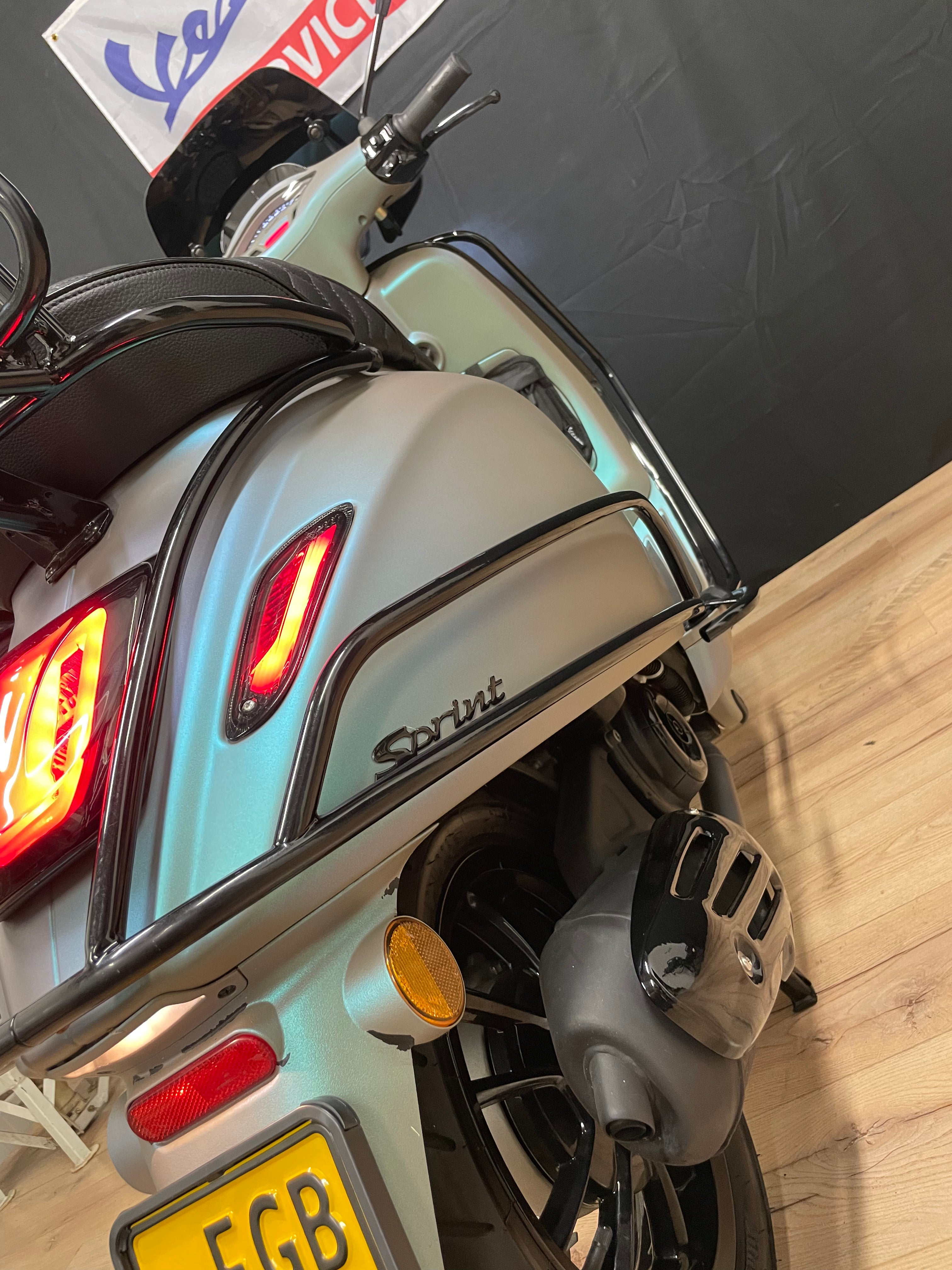 Vespa sprint | Custom | Full option | Nieuwstaat | IGET E5