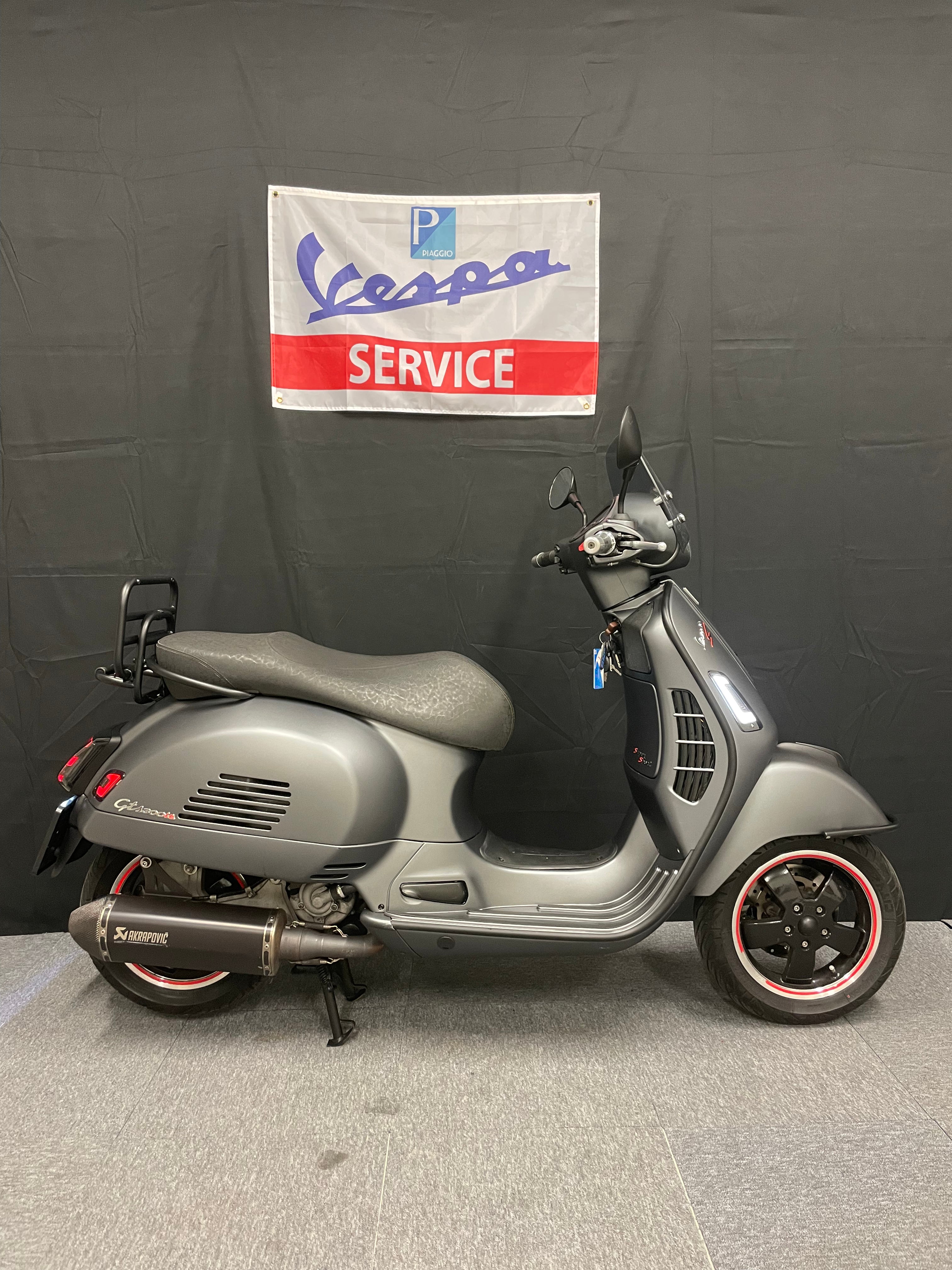 Vespa GTS 300 | ABS | Alarm | Akrapovic | 5000km | Garantie