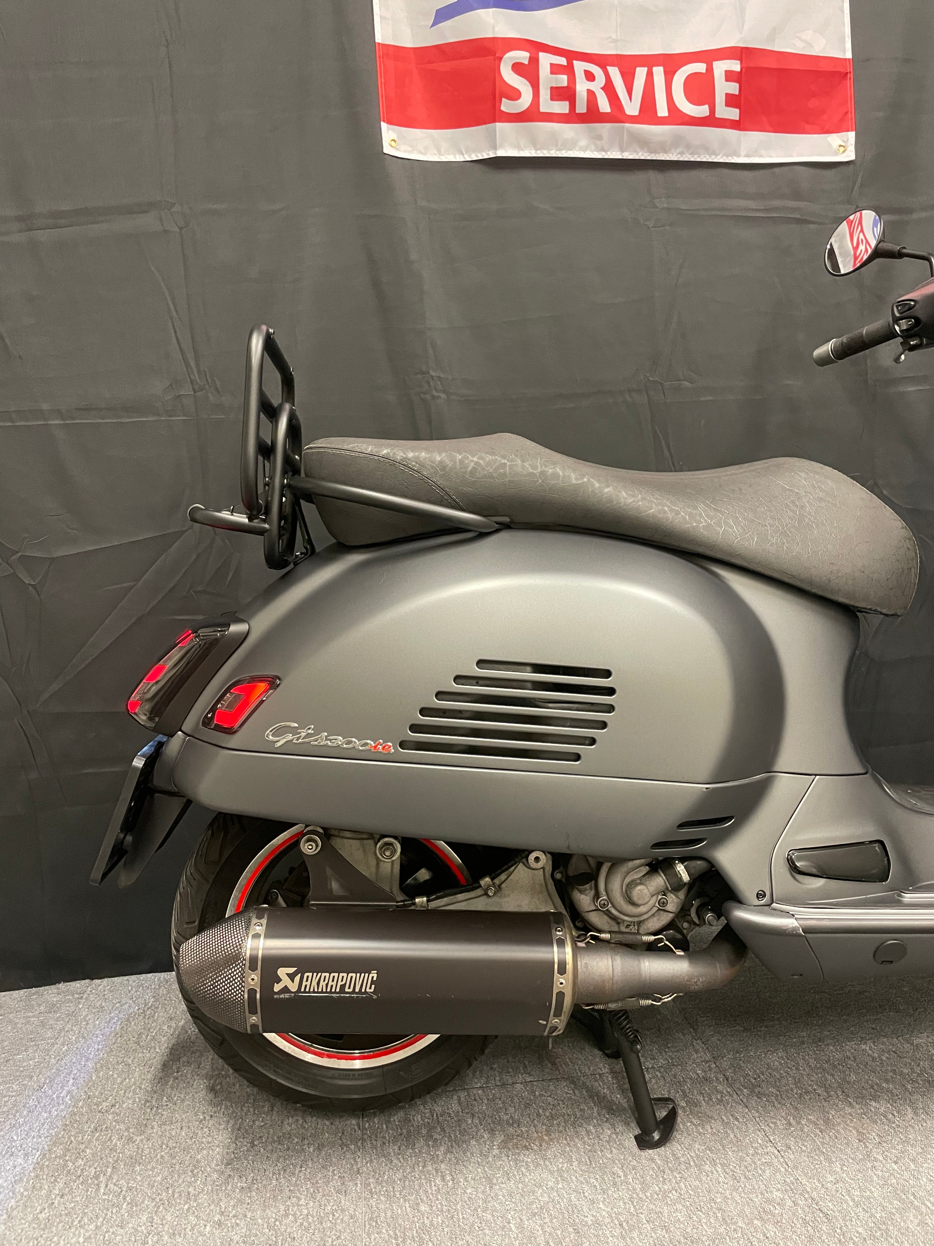 Vespa GTS 300 | ABS | Alarm | Akrapovic | 5000km | Garantie