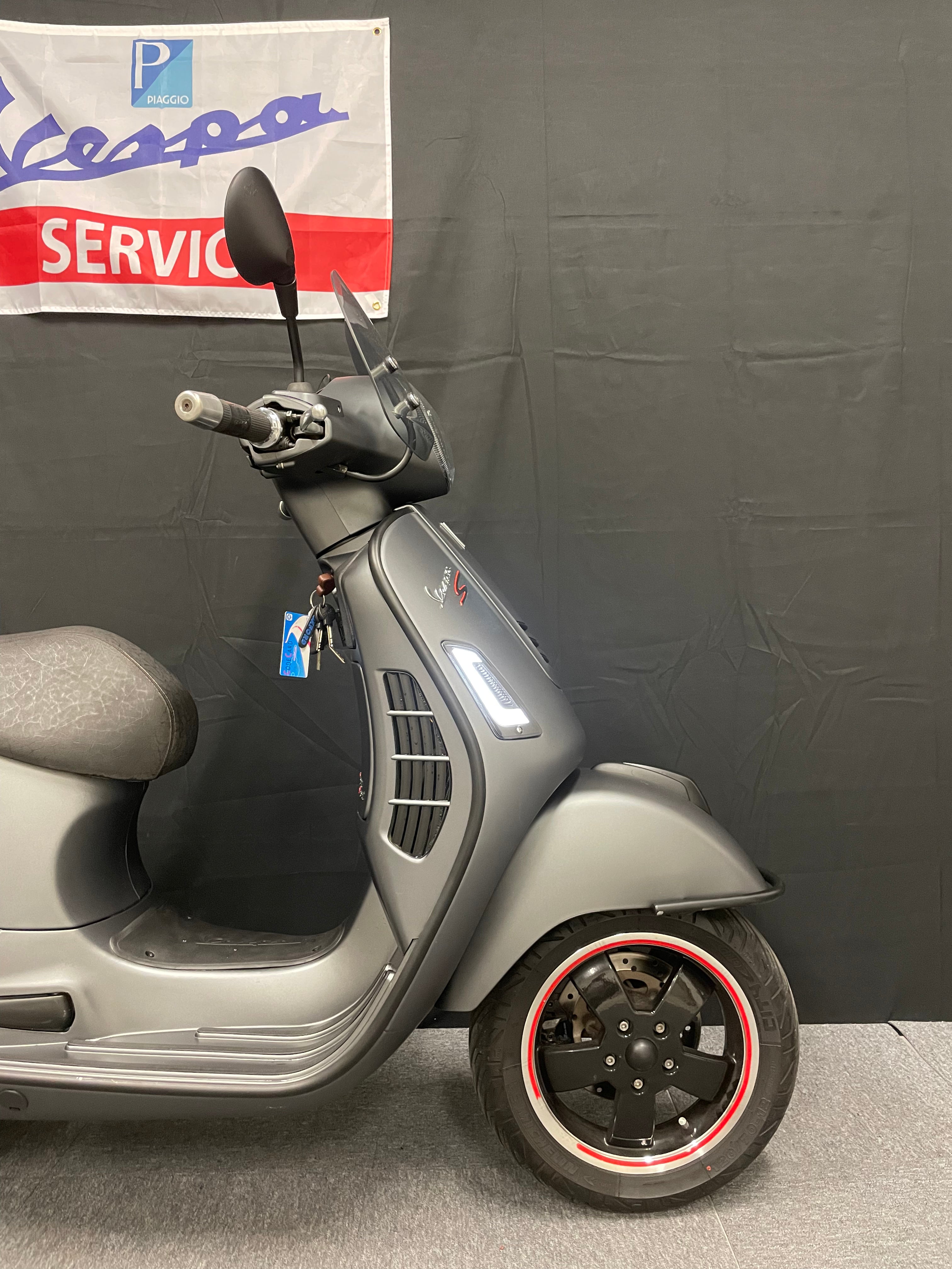 Vespa GTS 300 | ABS | Alarm | Akrapovic | 5000km | Garantie