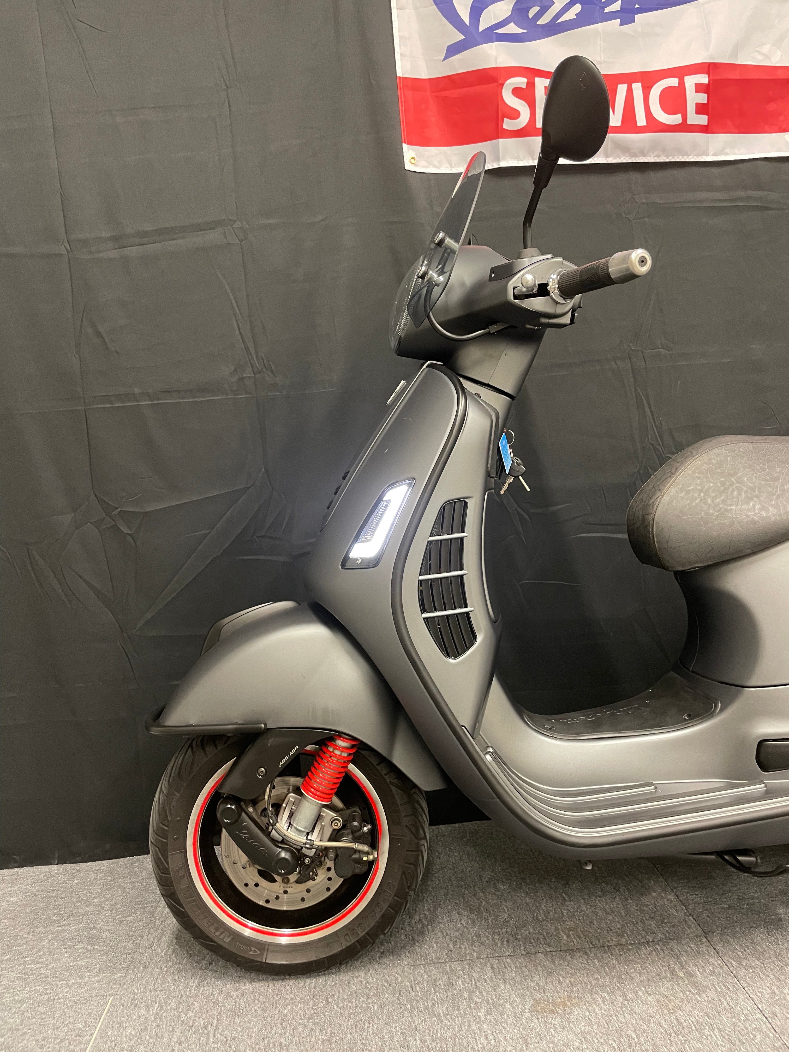 Vespa GTS 300 | ABS | Alarm | Akrapovic | 5000km | Garantie