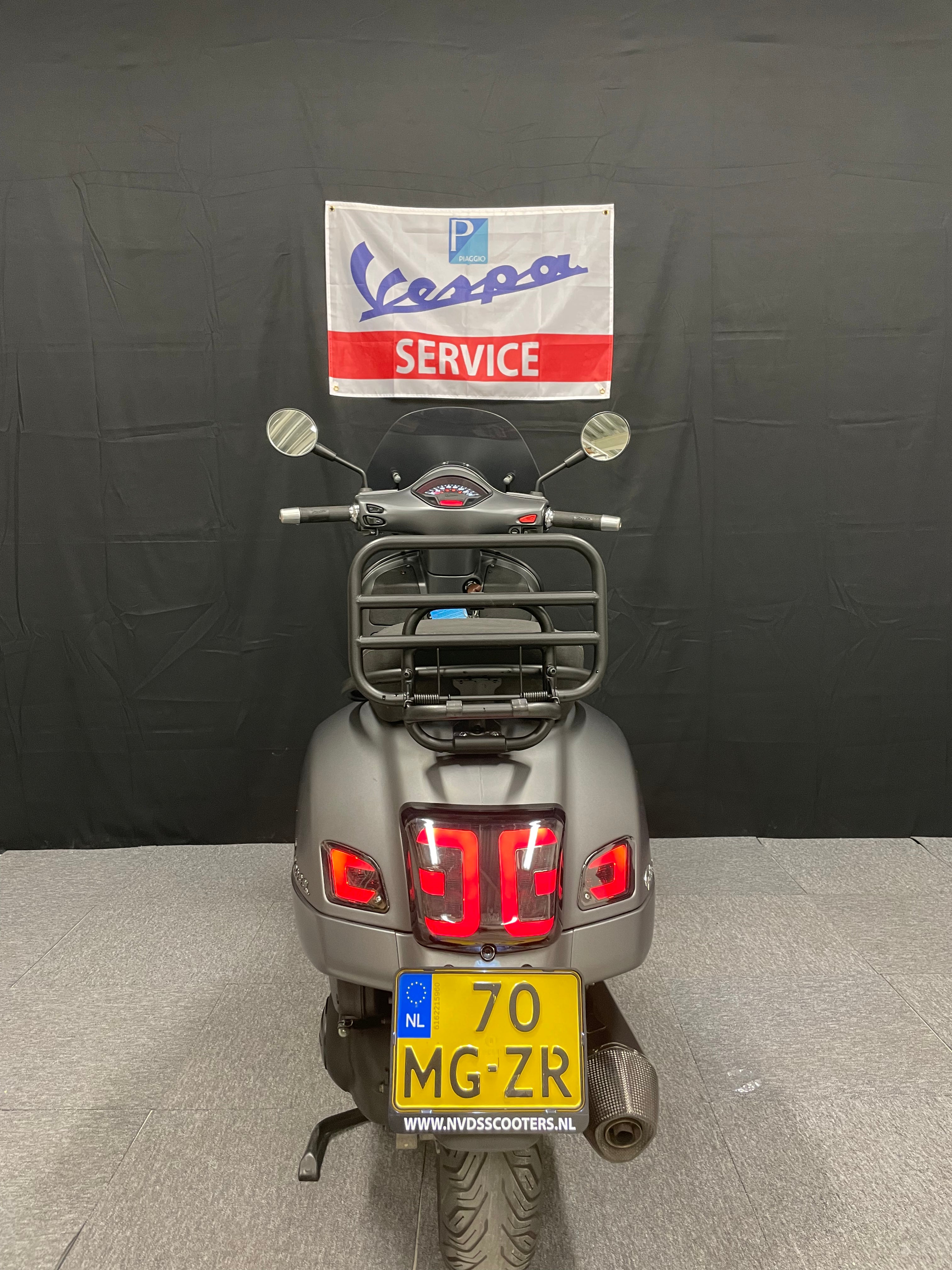 Vespa GTS 300 | ABS | Alarm | Akrapovic | 5000km | Garantie