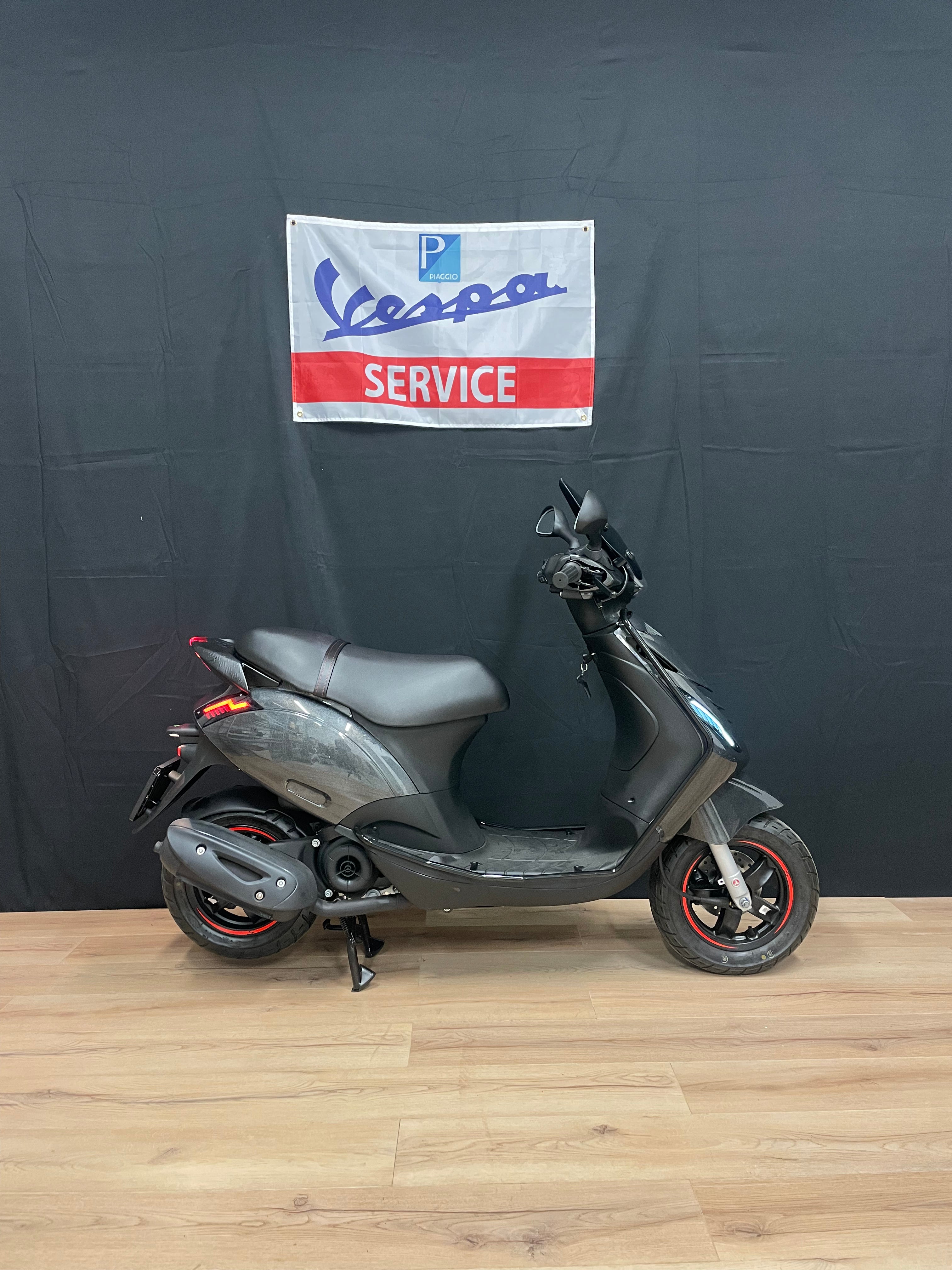 Piaggio Zip 50s | Nieuw | Full option | Brom / Snor