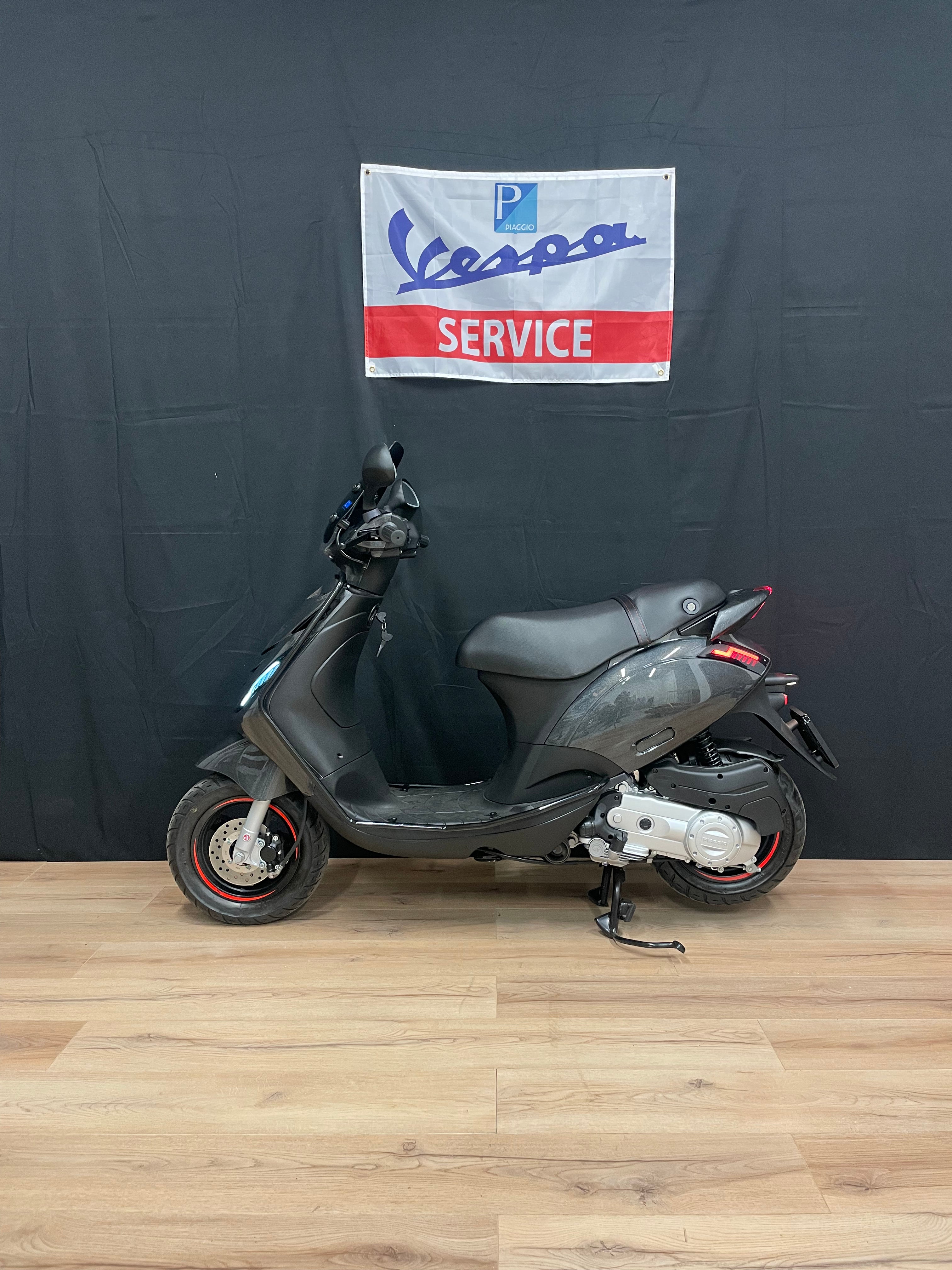 Piaggio Zip 50s | Nieuw | Full option | Brom / Snor