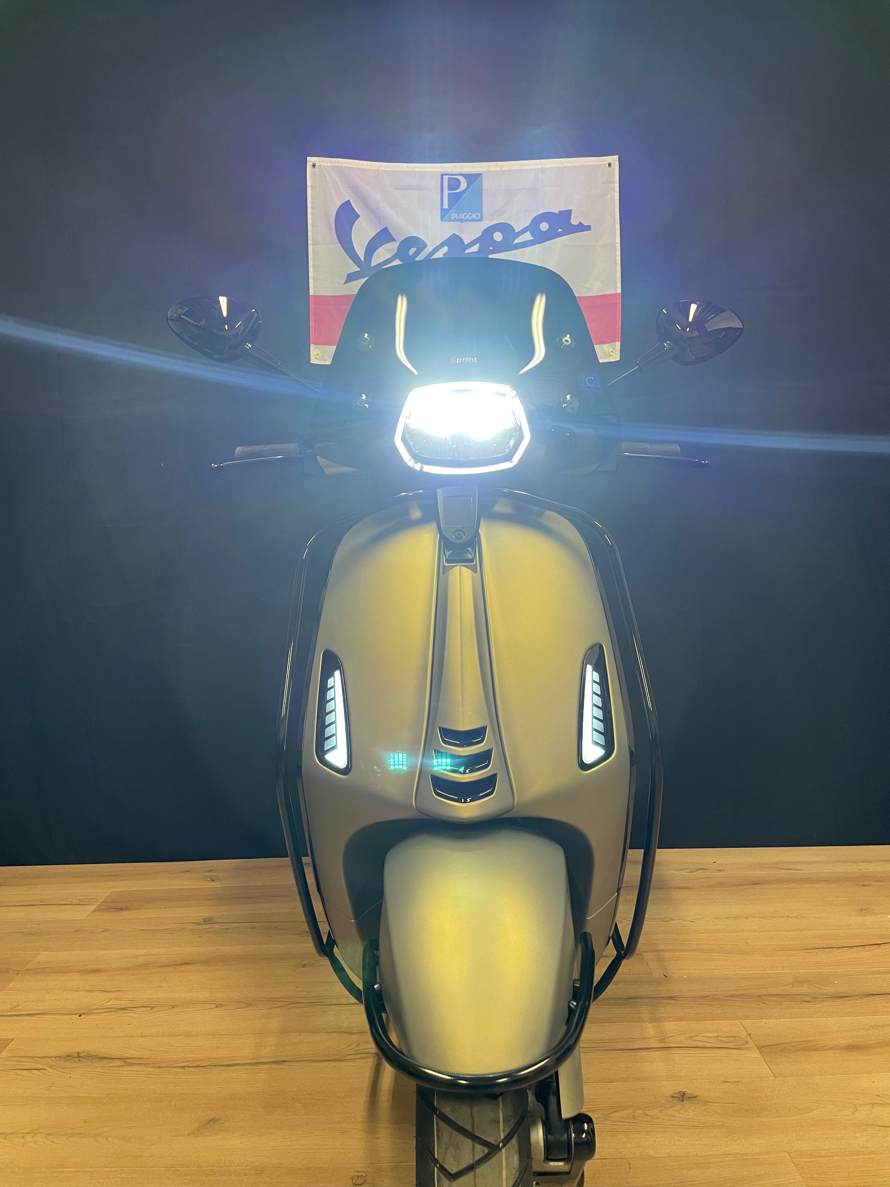 Vespa sprint Custom | Nieuw | Full option | 45/25kmph | Iget