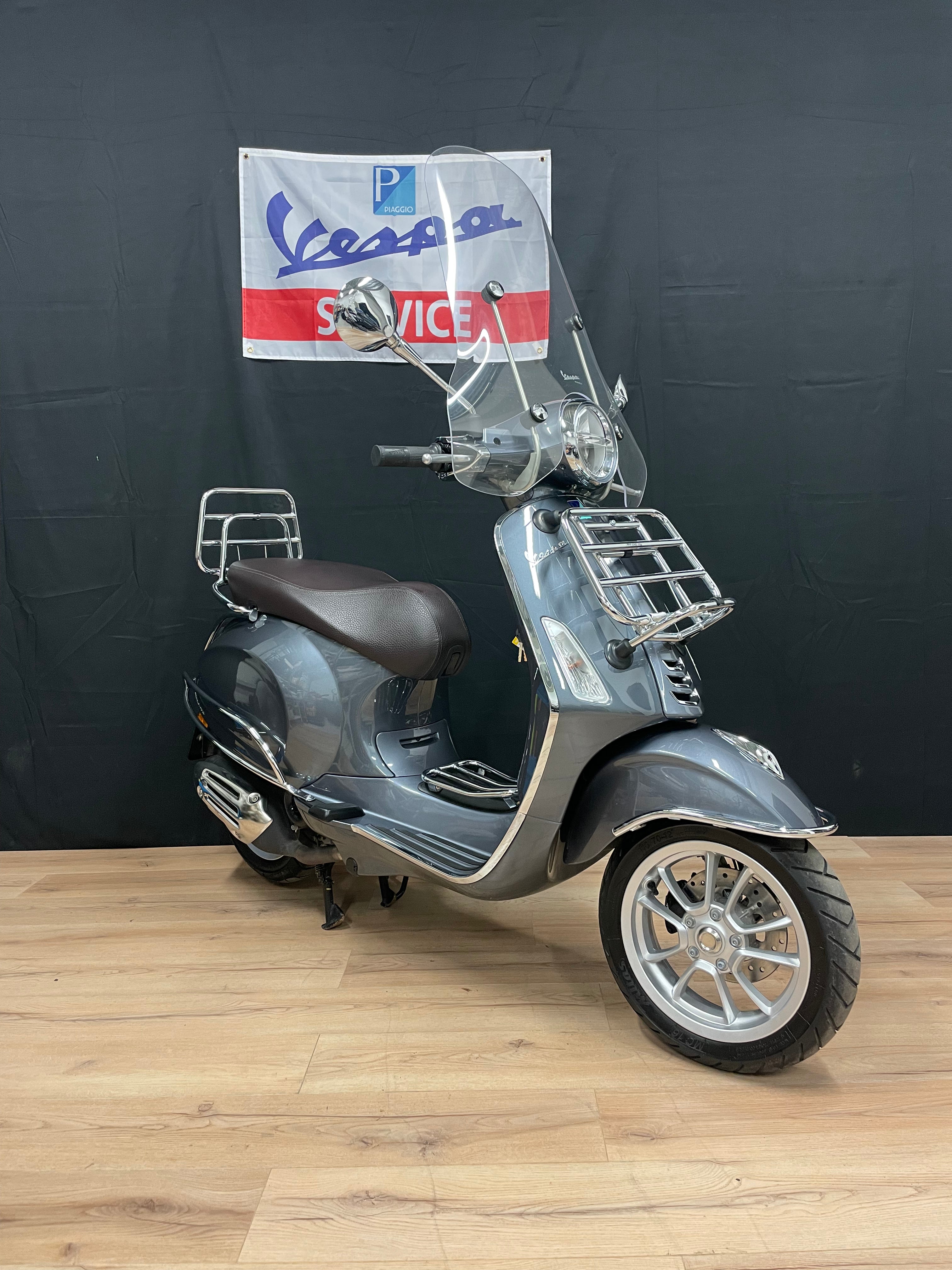 Vespa Primavera - 2023 - 1700km - Nieuwstaat - Snor/Brom