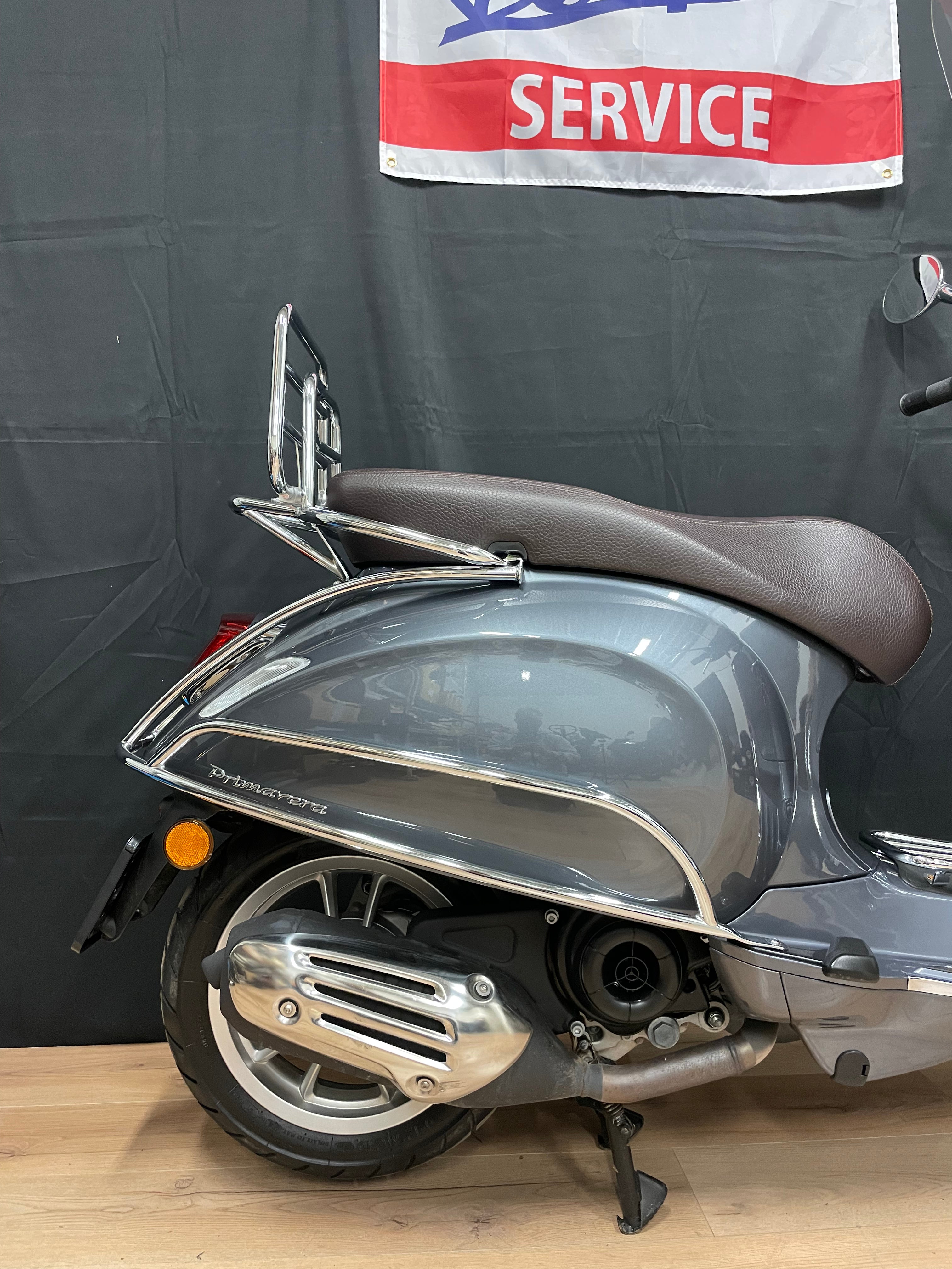 Vespa Primavera - 2023 - 1700km - Nieuwstaat - Snor/Brom