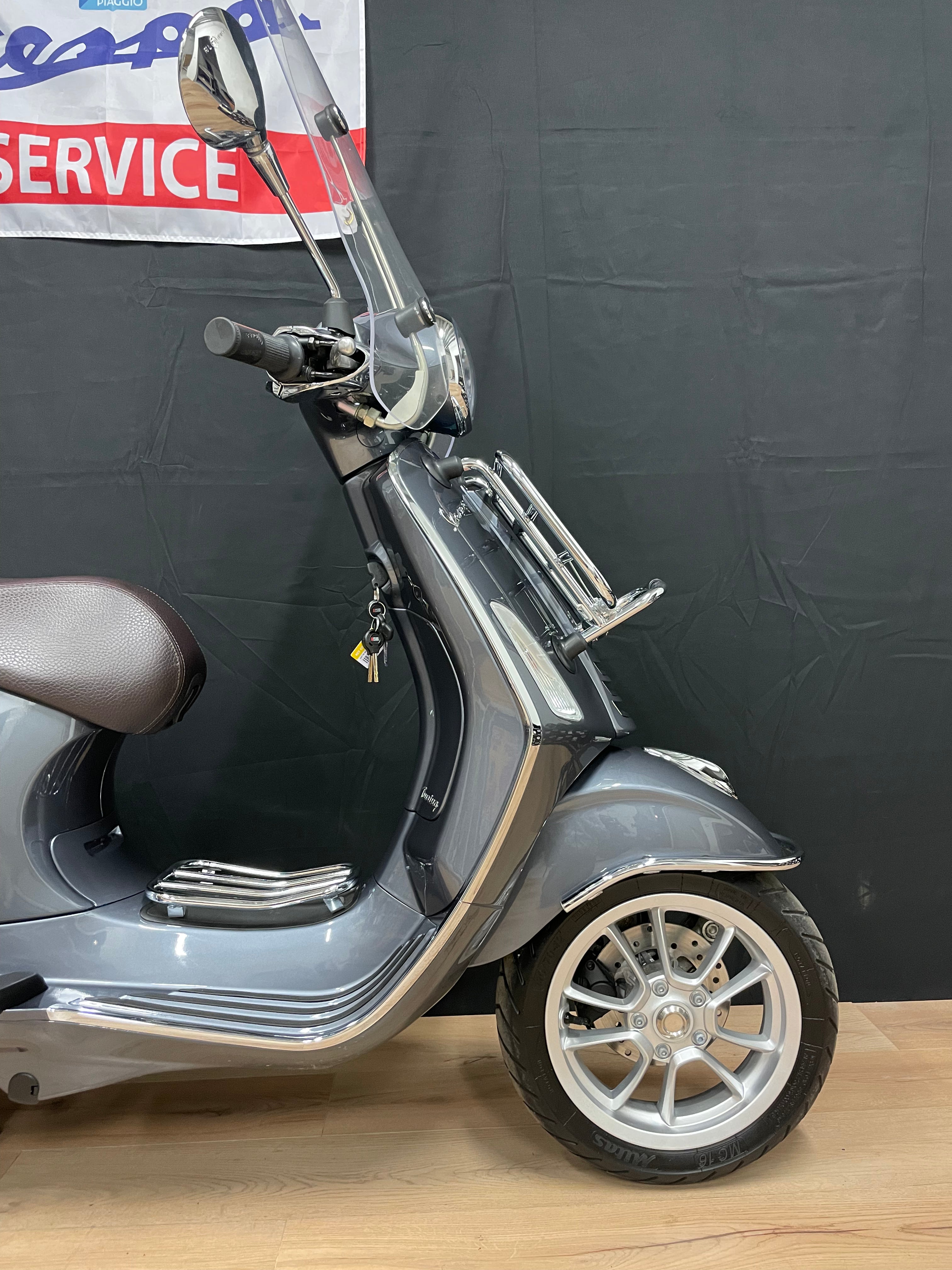 Vespa Primavera - 2023 - 1700km - Nieuwstaat - Snor/Brom