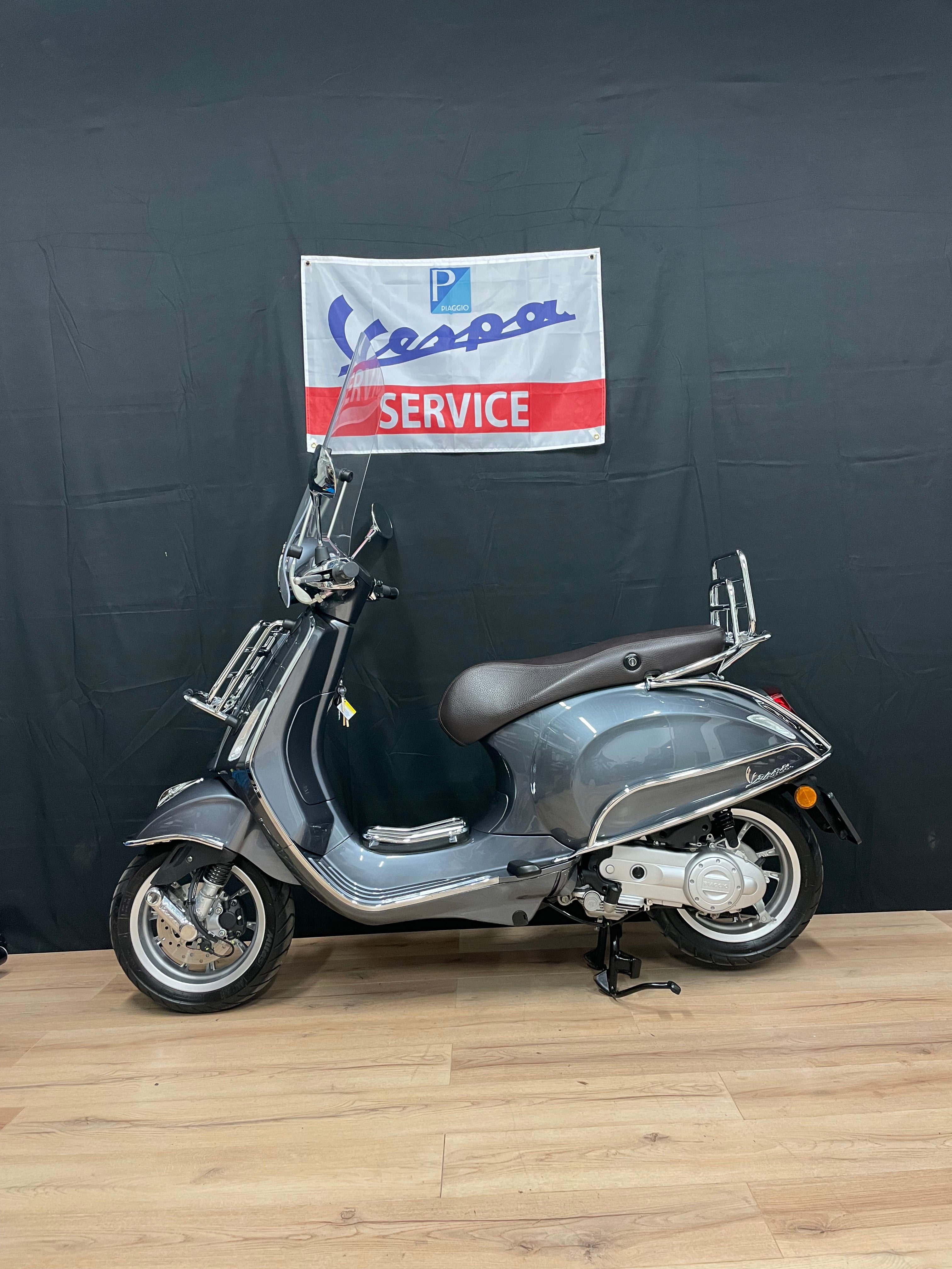 Vespa Primavera - 2023 - 1700km - Nieuwstaat - Snor/Brom