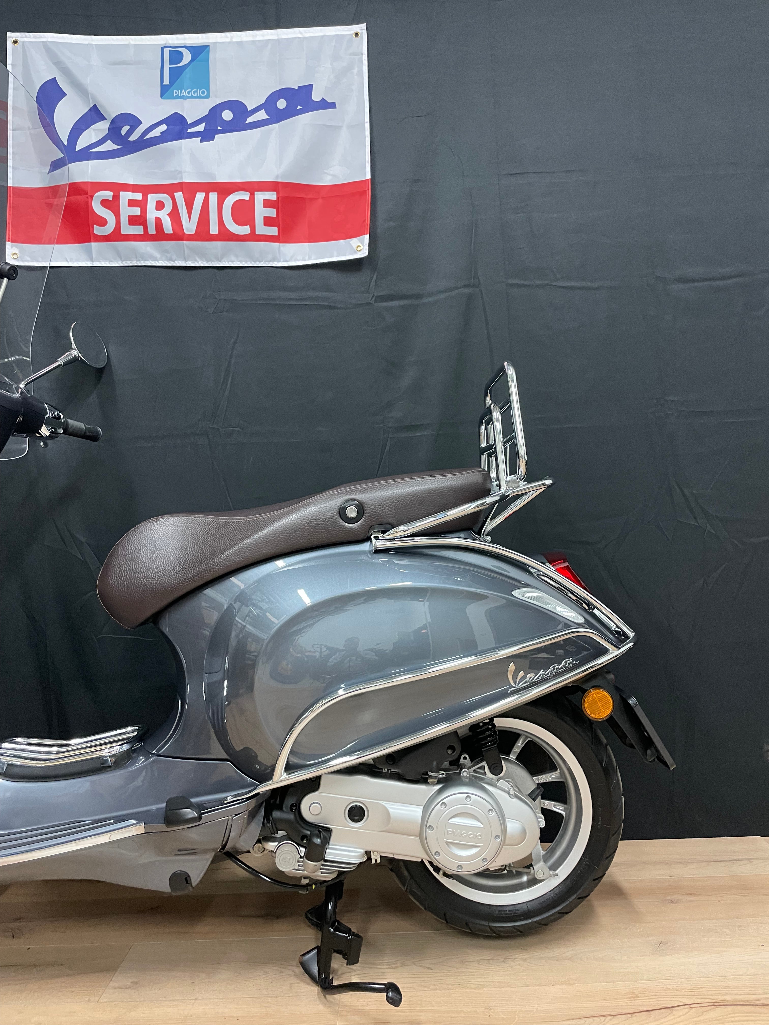 Vespa Primavera - 2023 - 1700km - Nieuwstaat - Snor/Brom