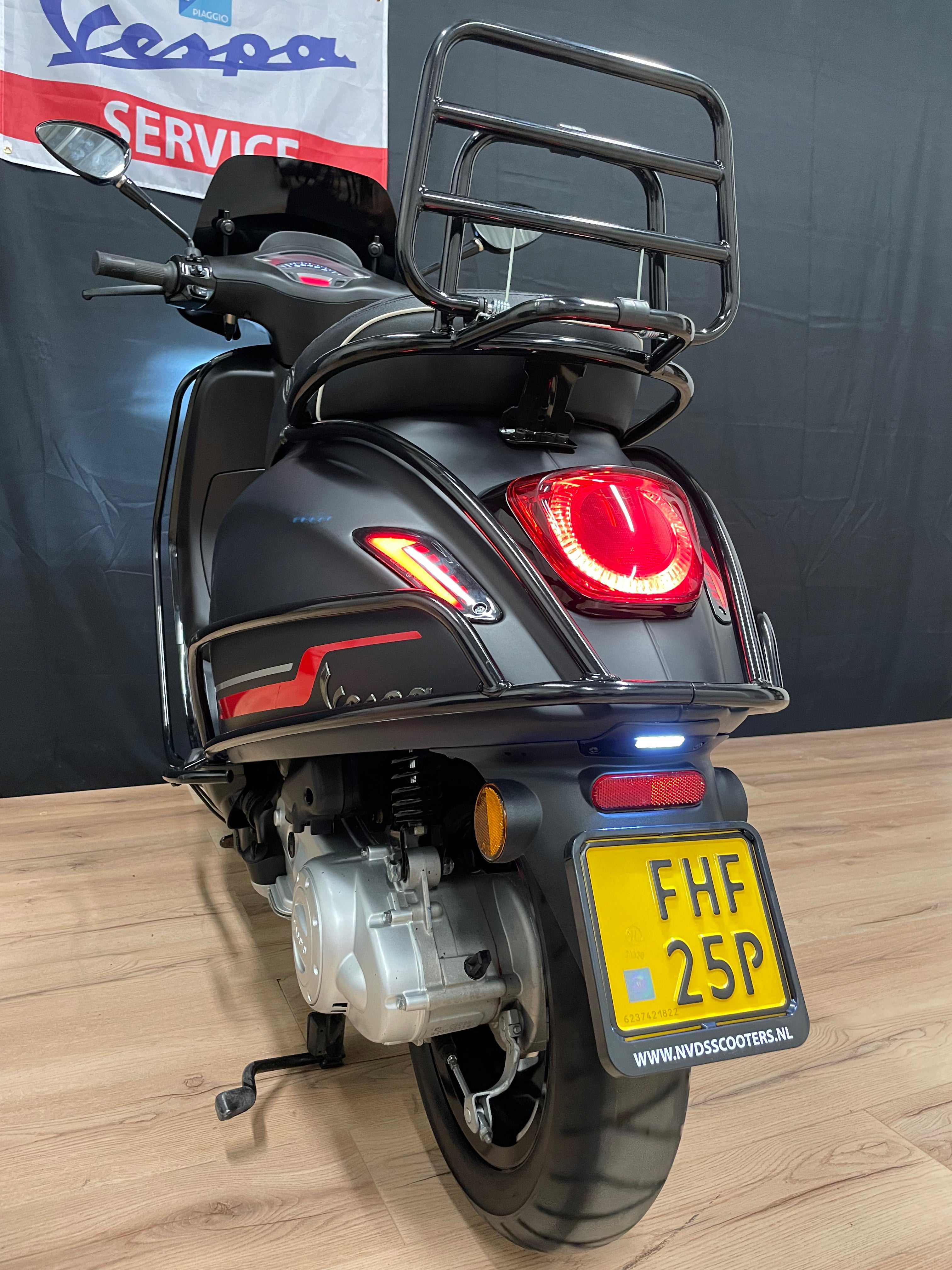 Vespa sprint notte | 2022 | 2900km | Nieuwstaat | Garantie