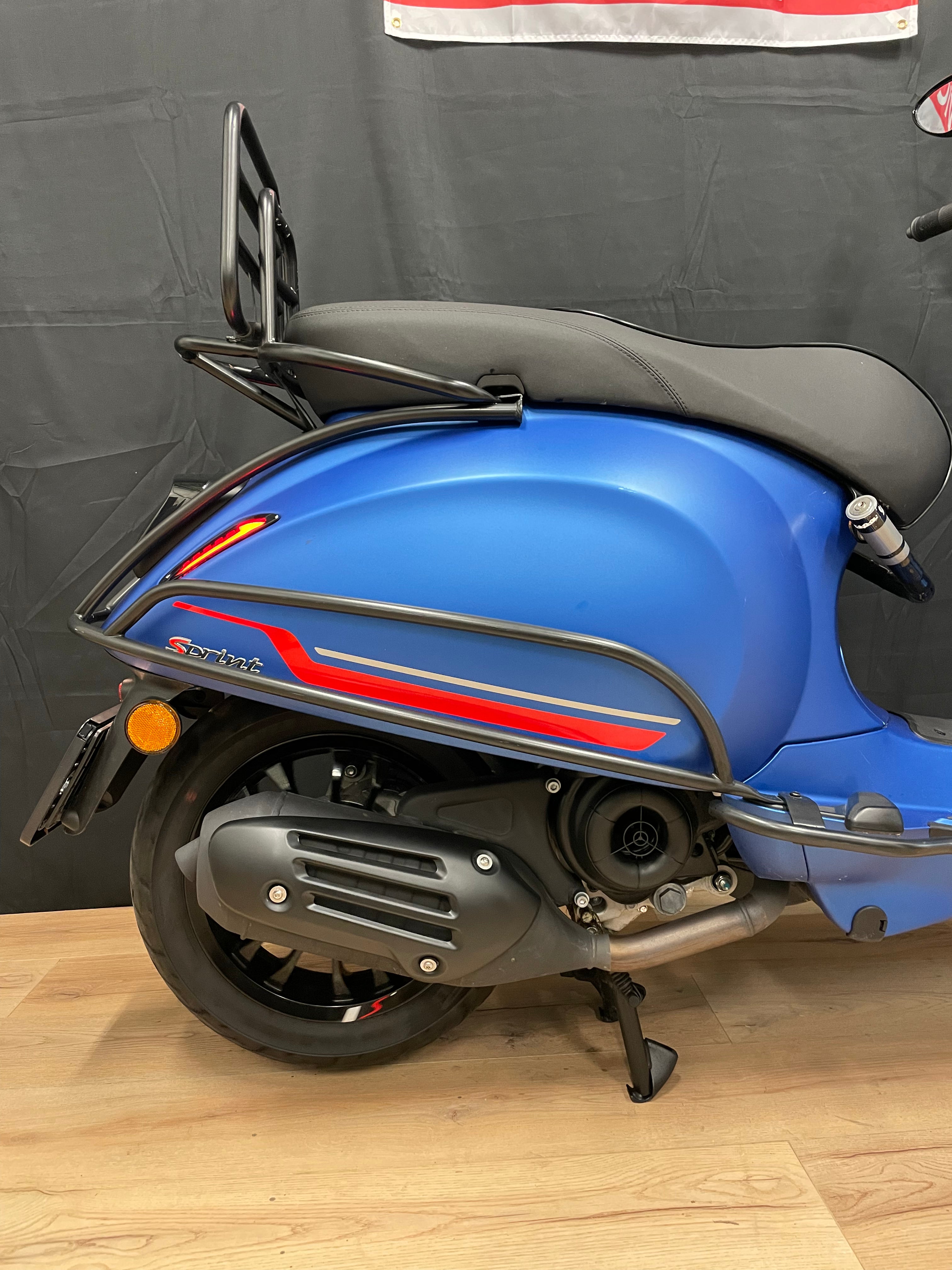 Vespa sprint S | 500km | Nieuwstaat | Garantie | Full option