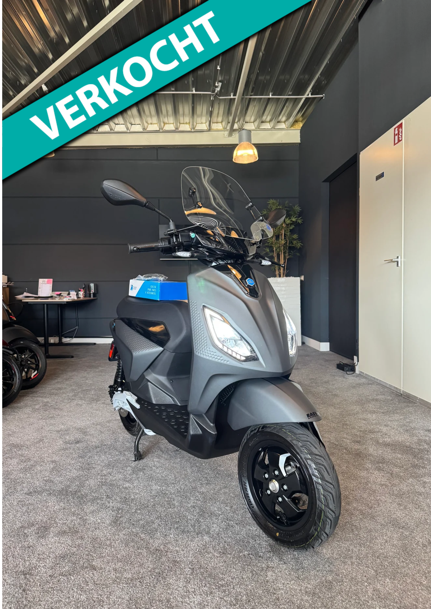 Piaggio one + ( Plus ) | Uniek | 95km bereik | Piaggio Zip