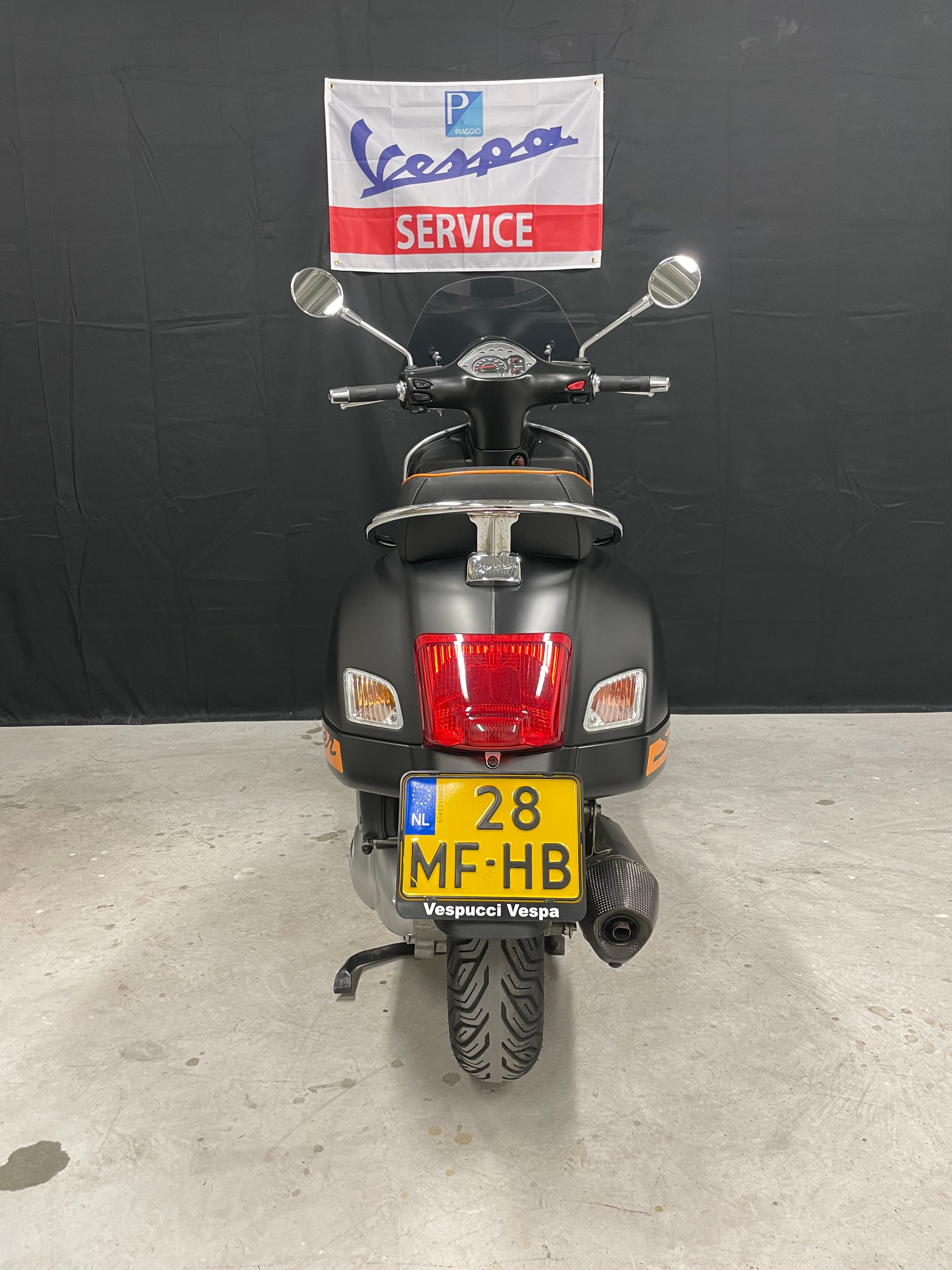 Vespa Gts 300 super sport | Akrapovic | Garantie | Weinig km