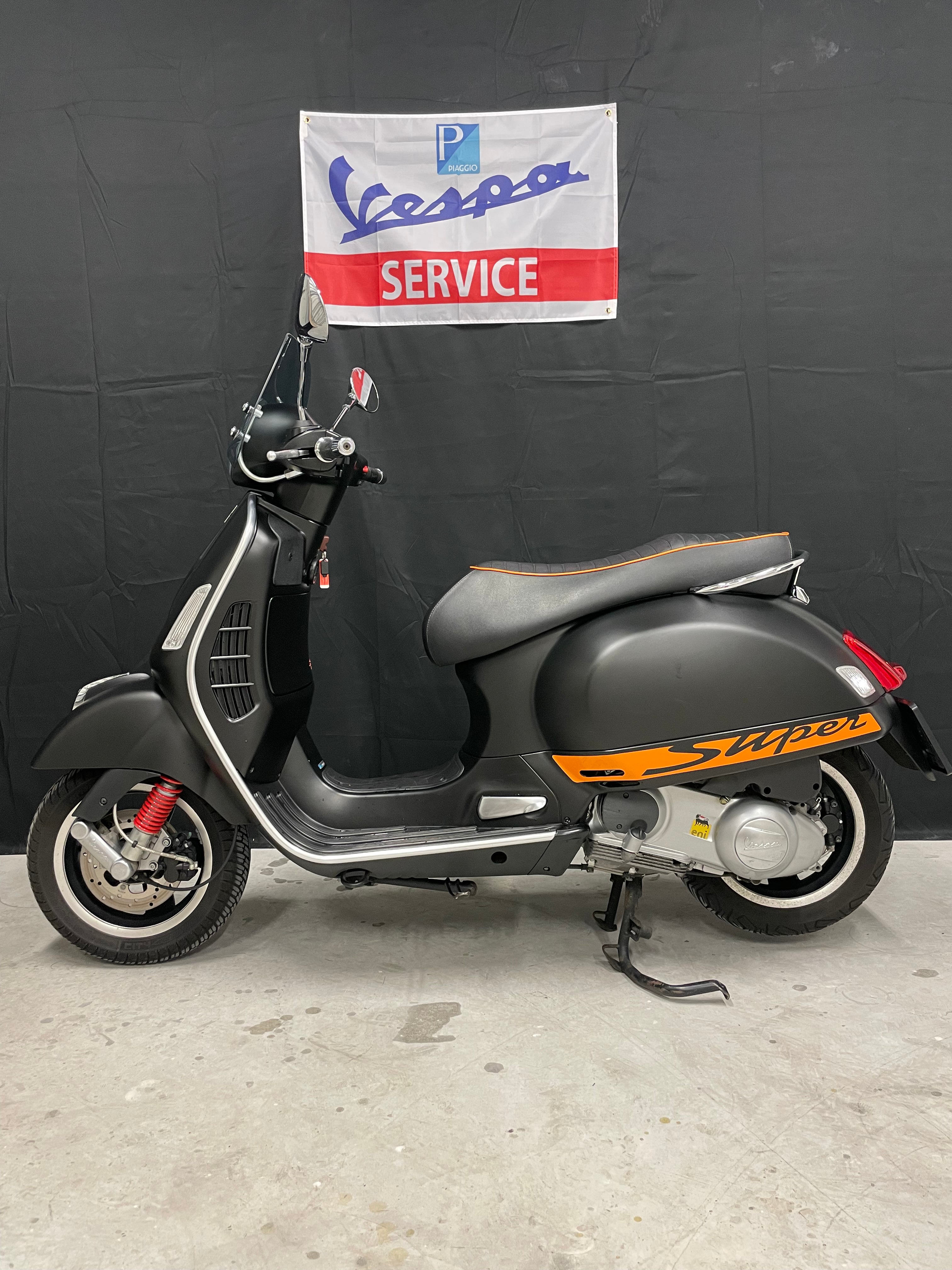 Vespa Gts 300 super sport | Akrapovic | Garantie | Weinig km