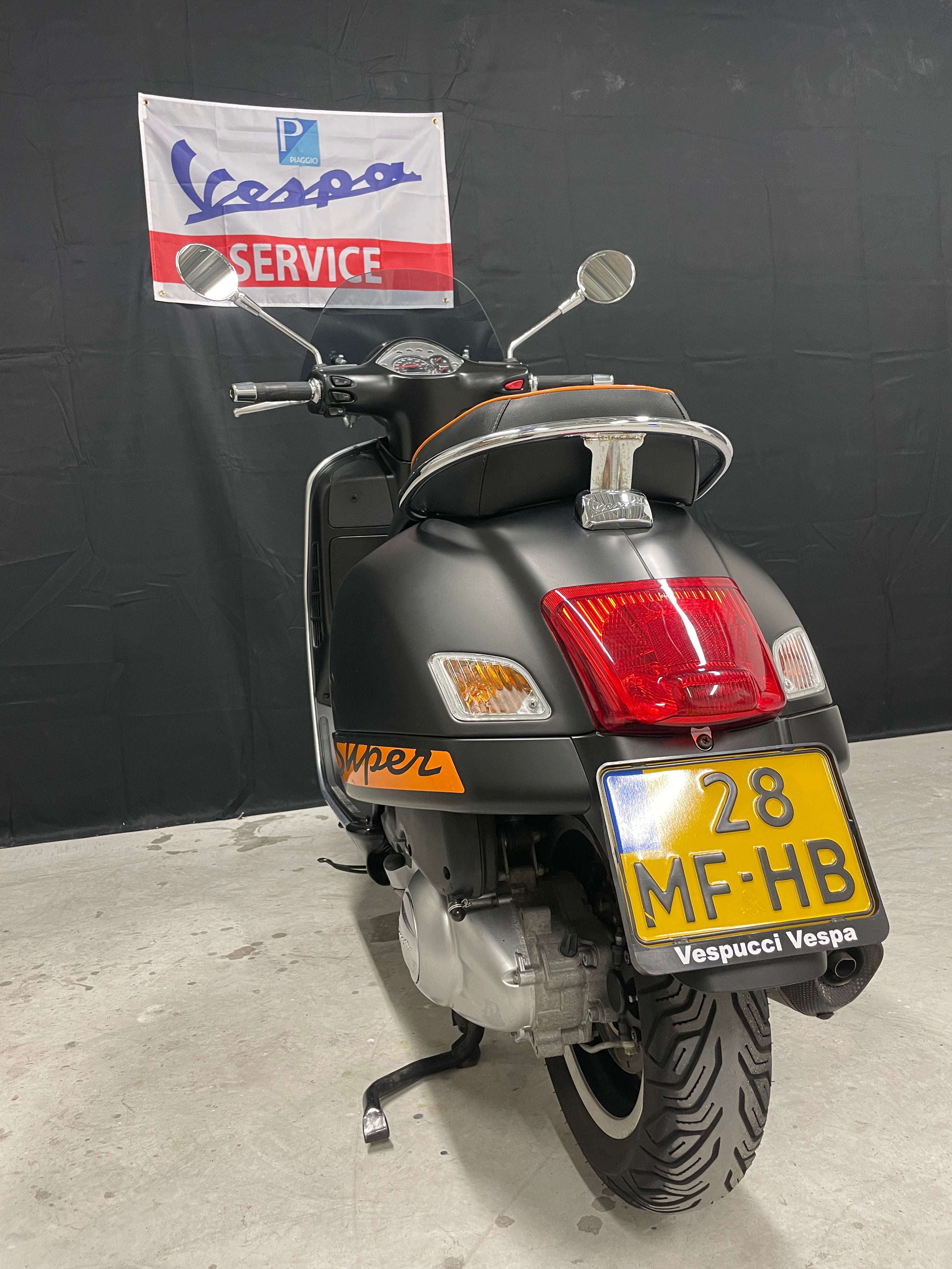 Vespa Gts 300 super sport | Akrapovic | Garantie | Weinig km