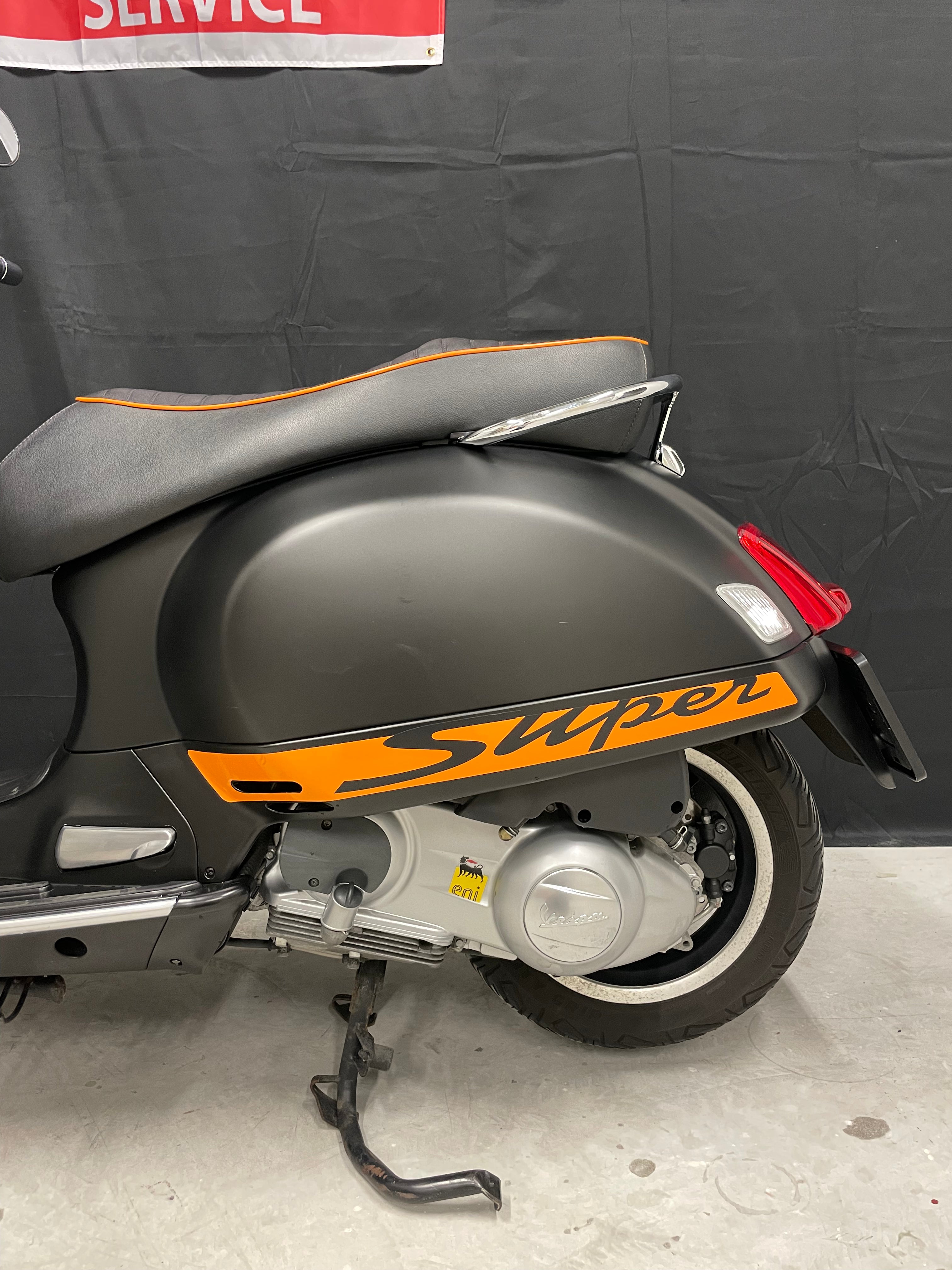 Vespa Gts 300 super sport | Akrapovic | Garantie | Weinig km