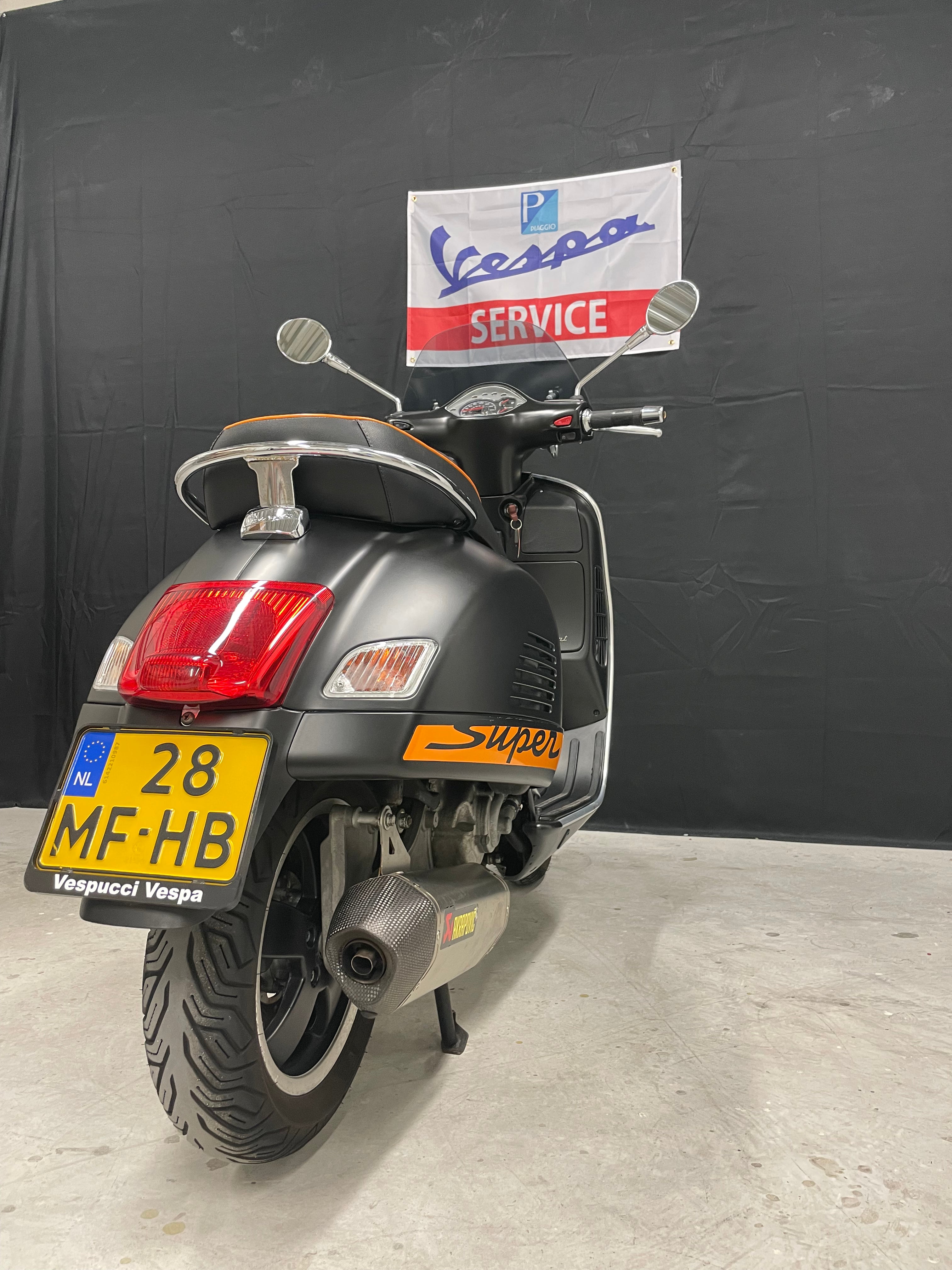 Vespa Gts 300 super sport | Akrapovic | Garantie | Weinig km