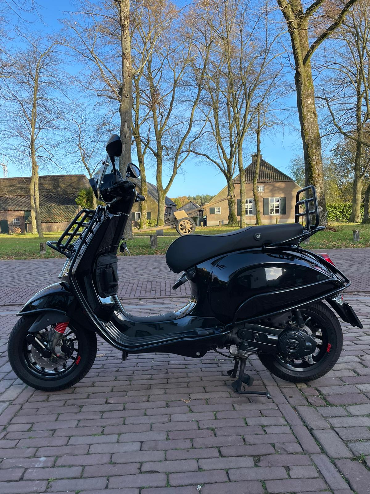 Vespa Sprint brom | Akrapovic | Zelioni | Carbon | Bitubo