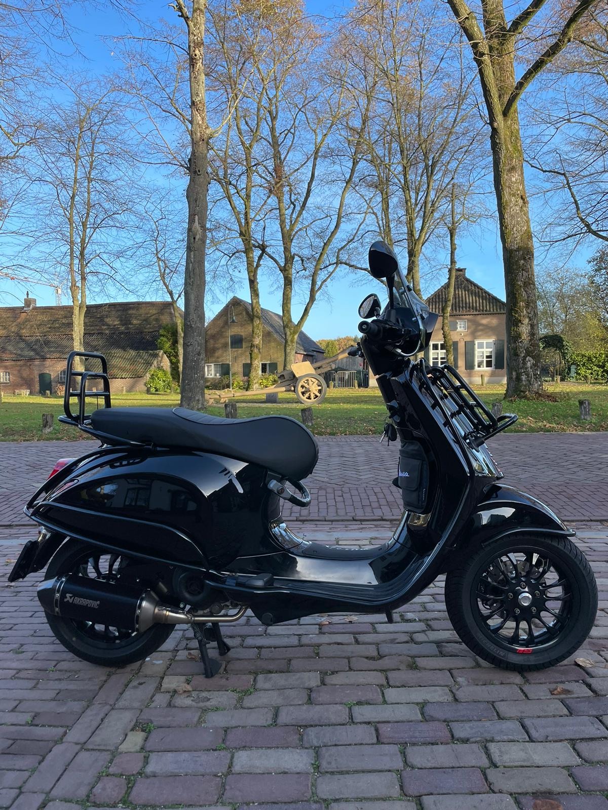 Vespa Sprint brom | Akrapovic | Zelioni | Carbon | Bitubo