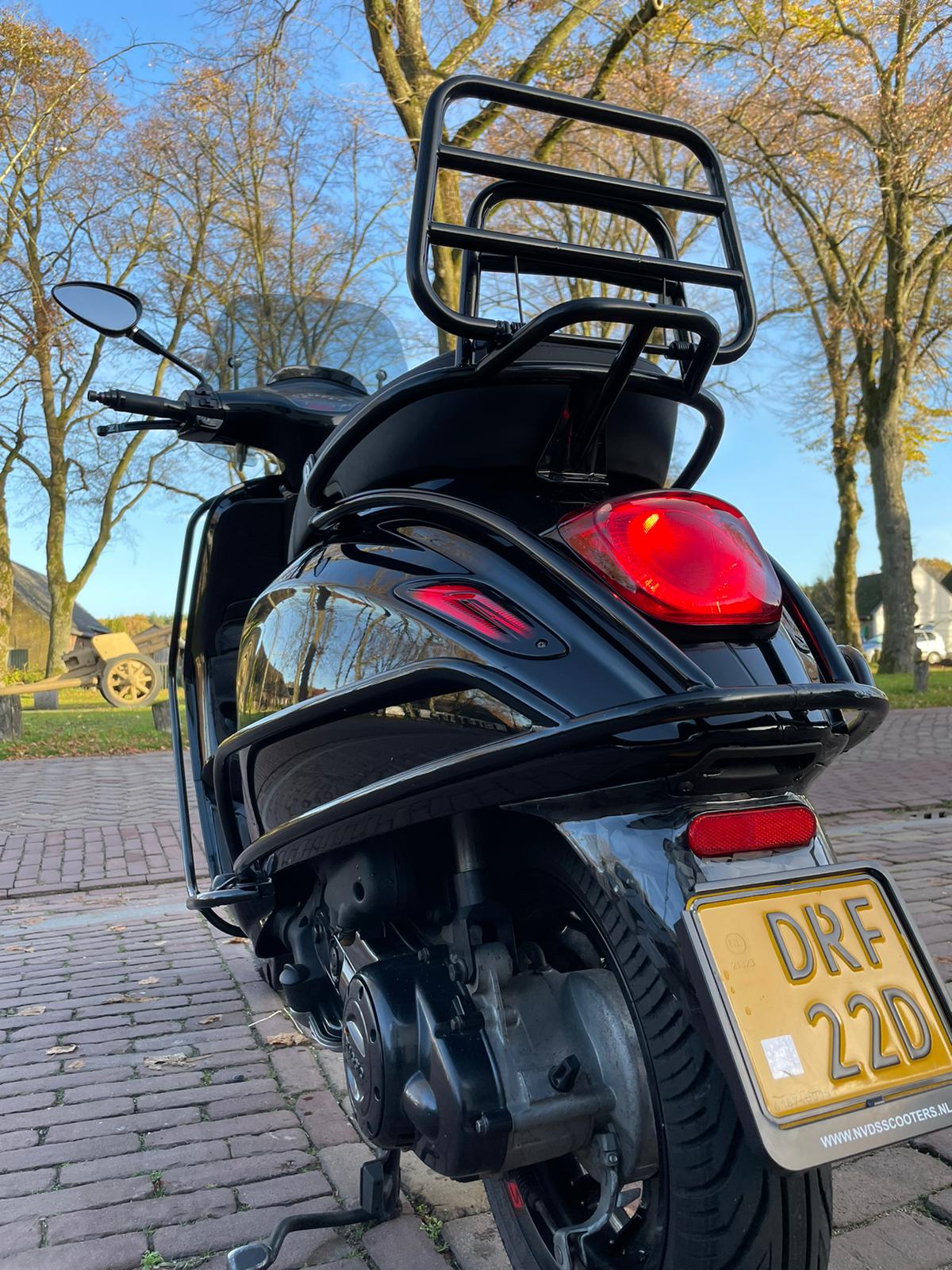 Vespa Sprint brom | Akrapovic | Zelioni | Carbon | Bitubo