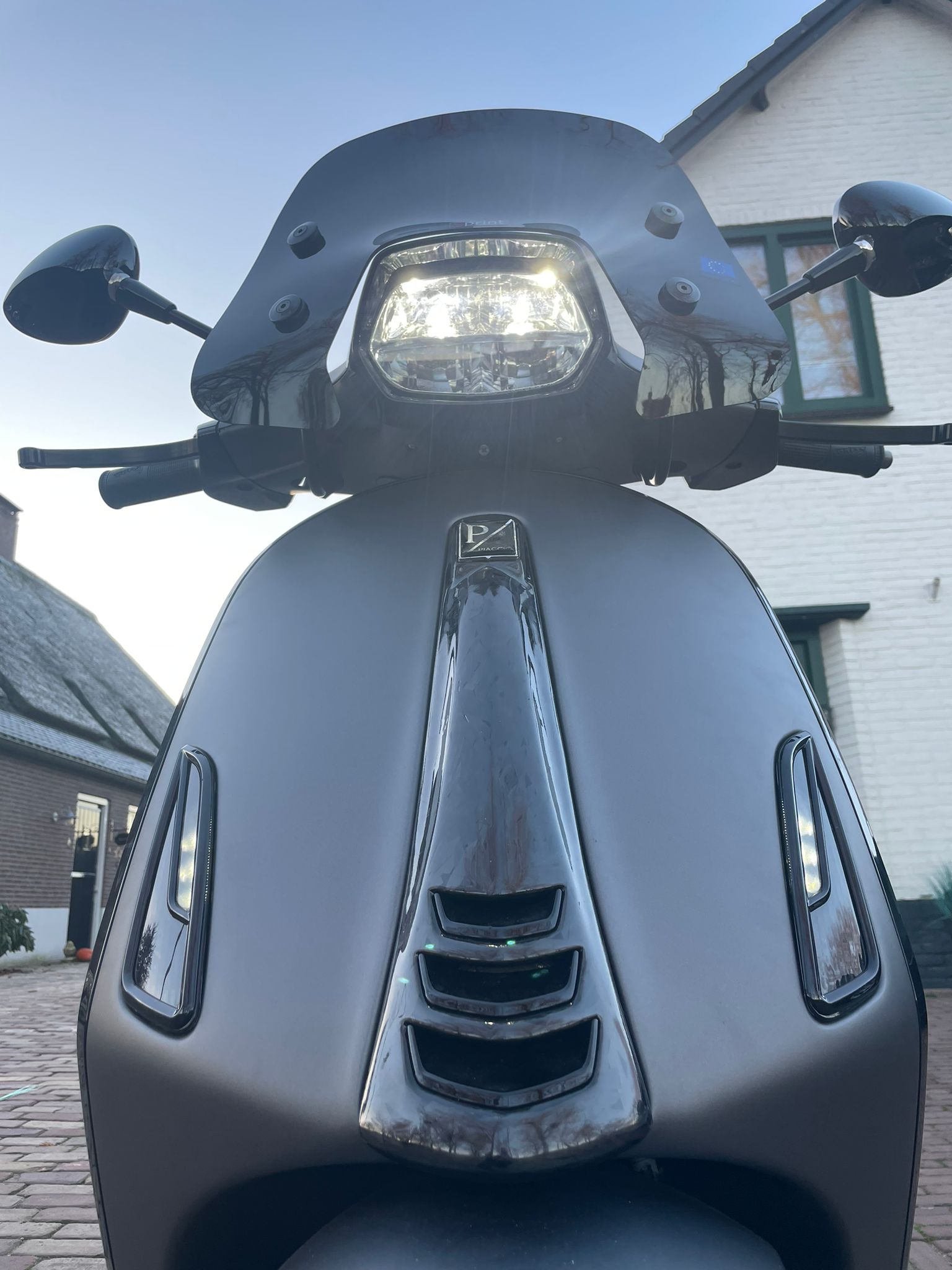 Vespa Sprint brom | 1e eigenaar | AKrapovic | Zelioni | Carbon