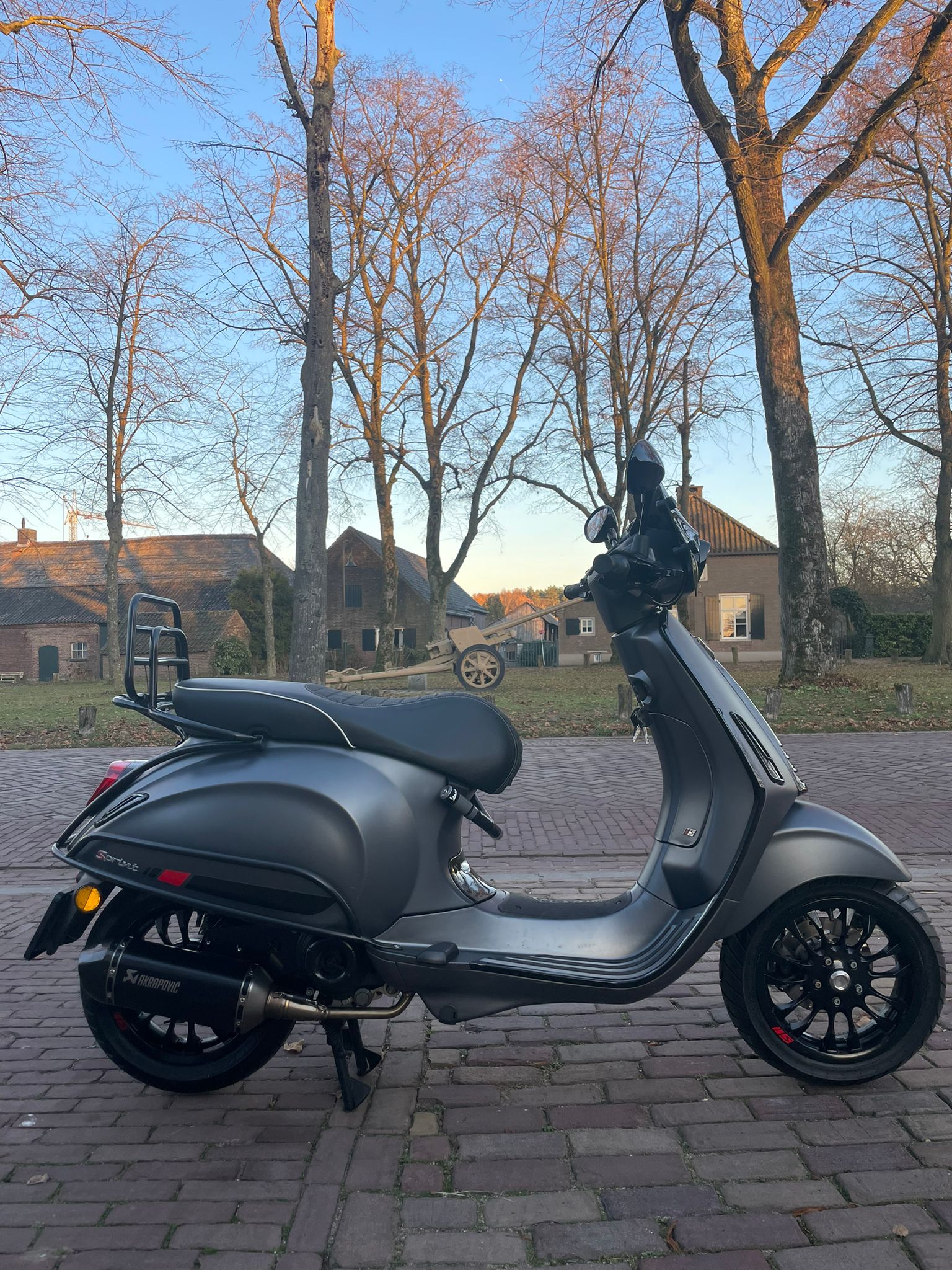 Vespa Sprint brom | 1e eigenaar | AKrapovic | Zelioni | Carbon