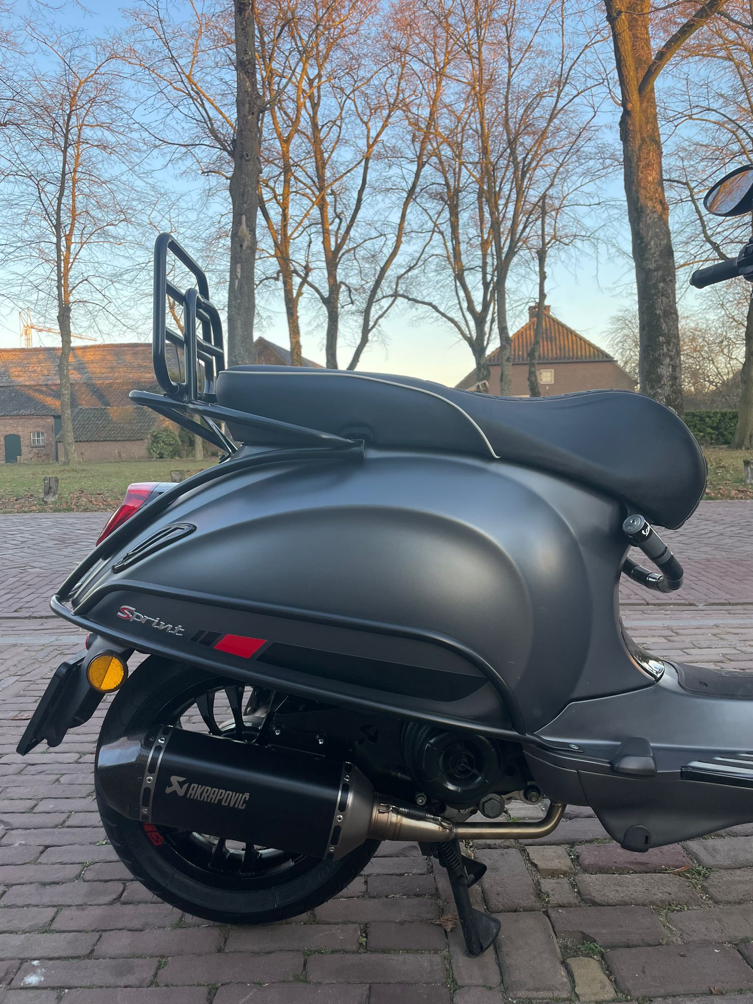 Vespa Sprint brom | 1e eigenaar | AKrapovic | Zelioni | Carbon