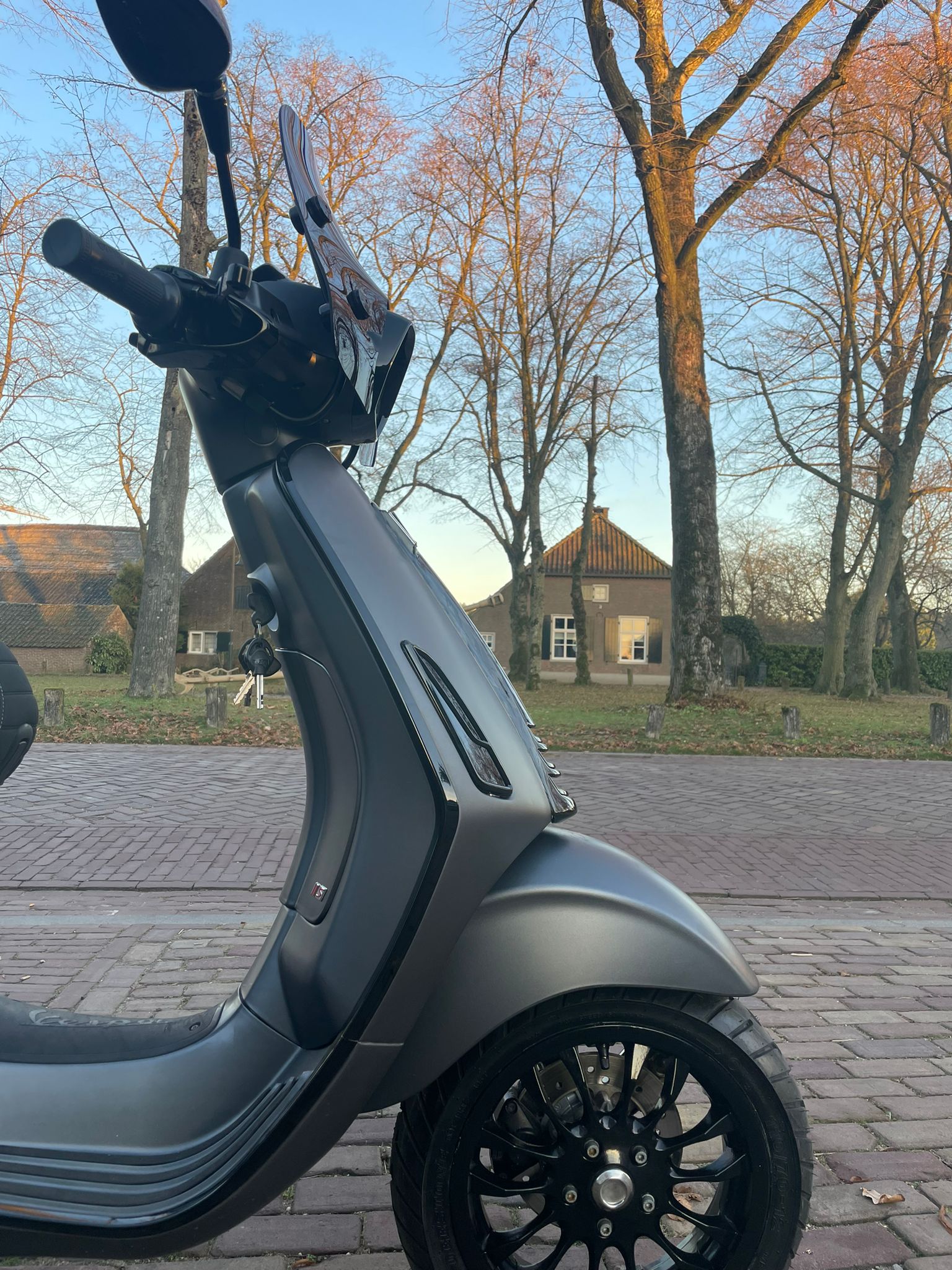 Vespa Sprint brom | 1e eigenaar | AKrapovic | Zelioni | Carbon