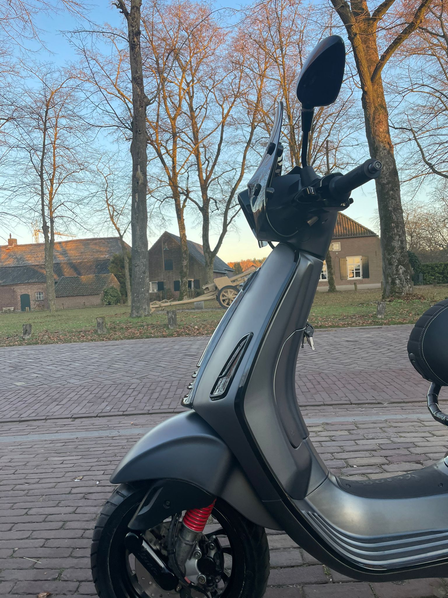 Vespa Sprint brom | 1e eigenaar | AKrapovic | Zelioni | Carbon