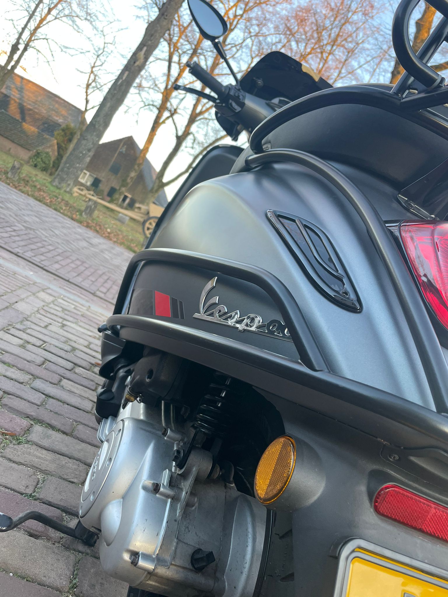 Vespa Sprint brom | 1e eigenaar | AKrapovic | Zelioni | Carbon