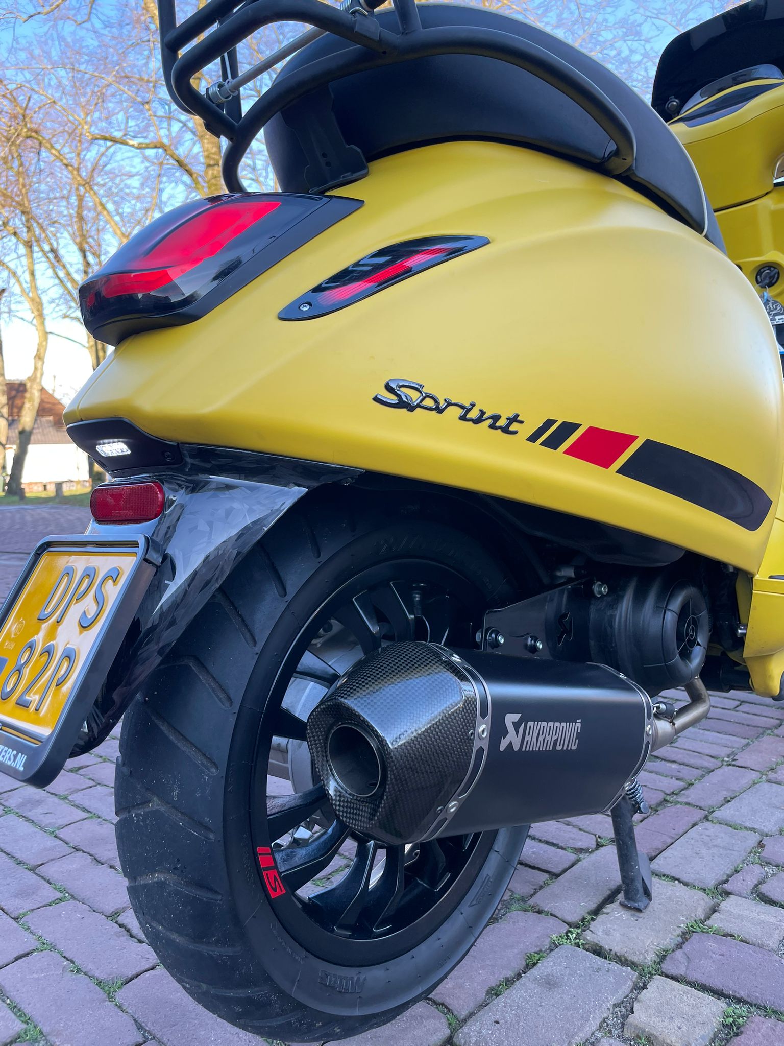 Vespa sprint brom | 5000km | Akrapovic | Carbon | Nieuwstaat