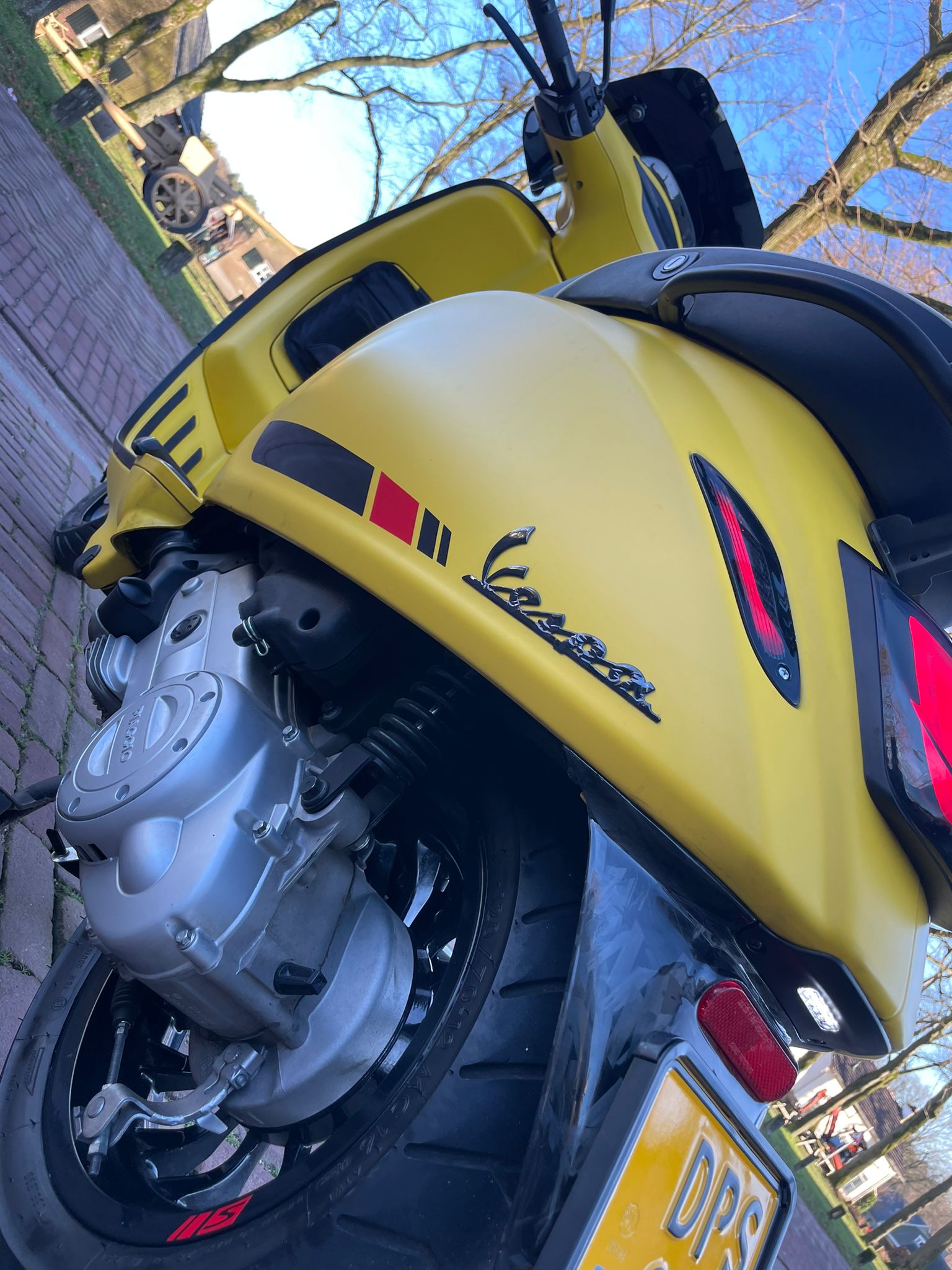 Vespa sprint brom | 5000km | Akrapovic | Carbon | Nieuwstaat