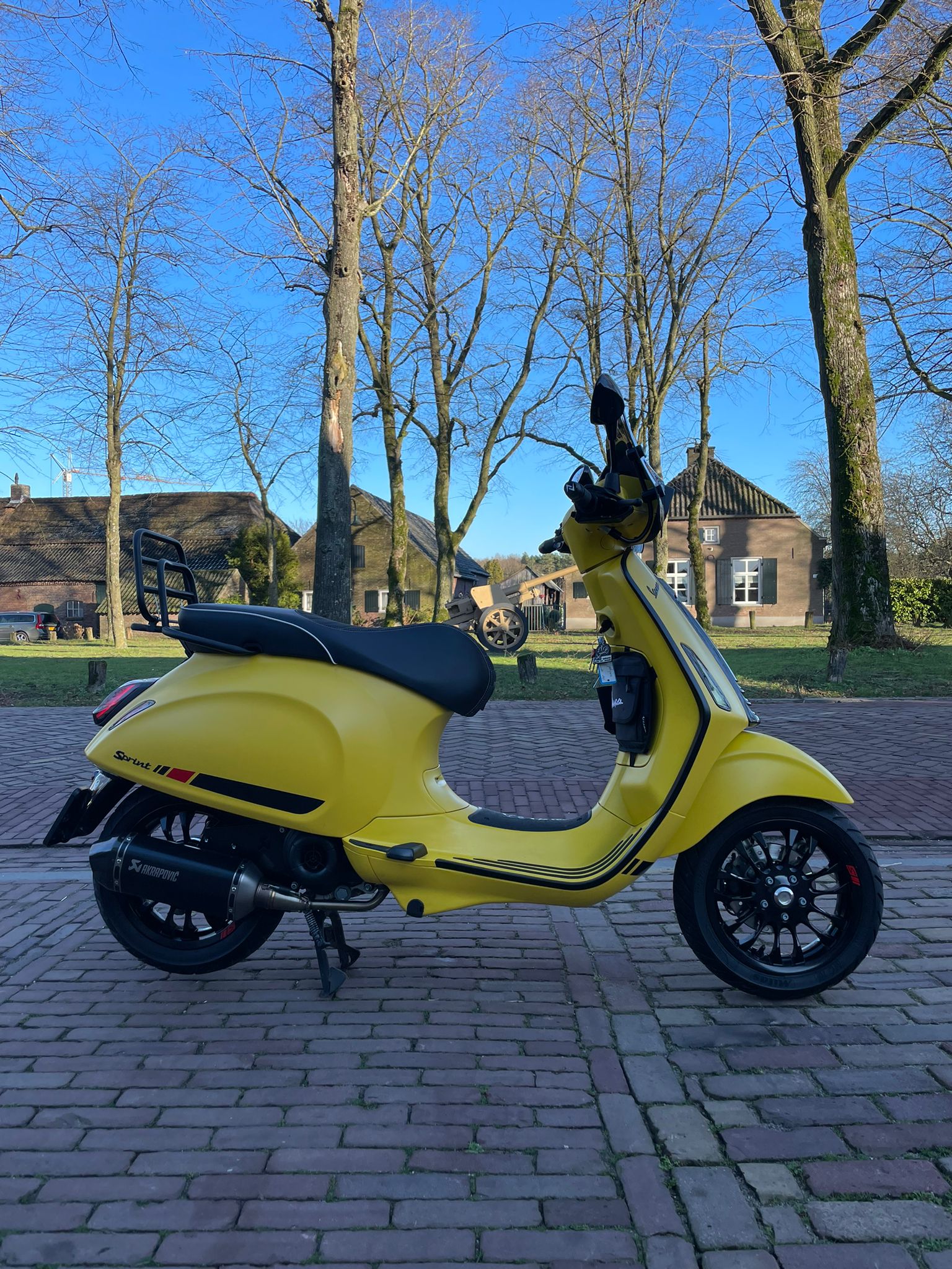 Vespa sprint brom | 5000km | Akrapovic | Carbon | Nieuwstaat