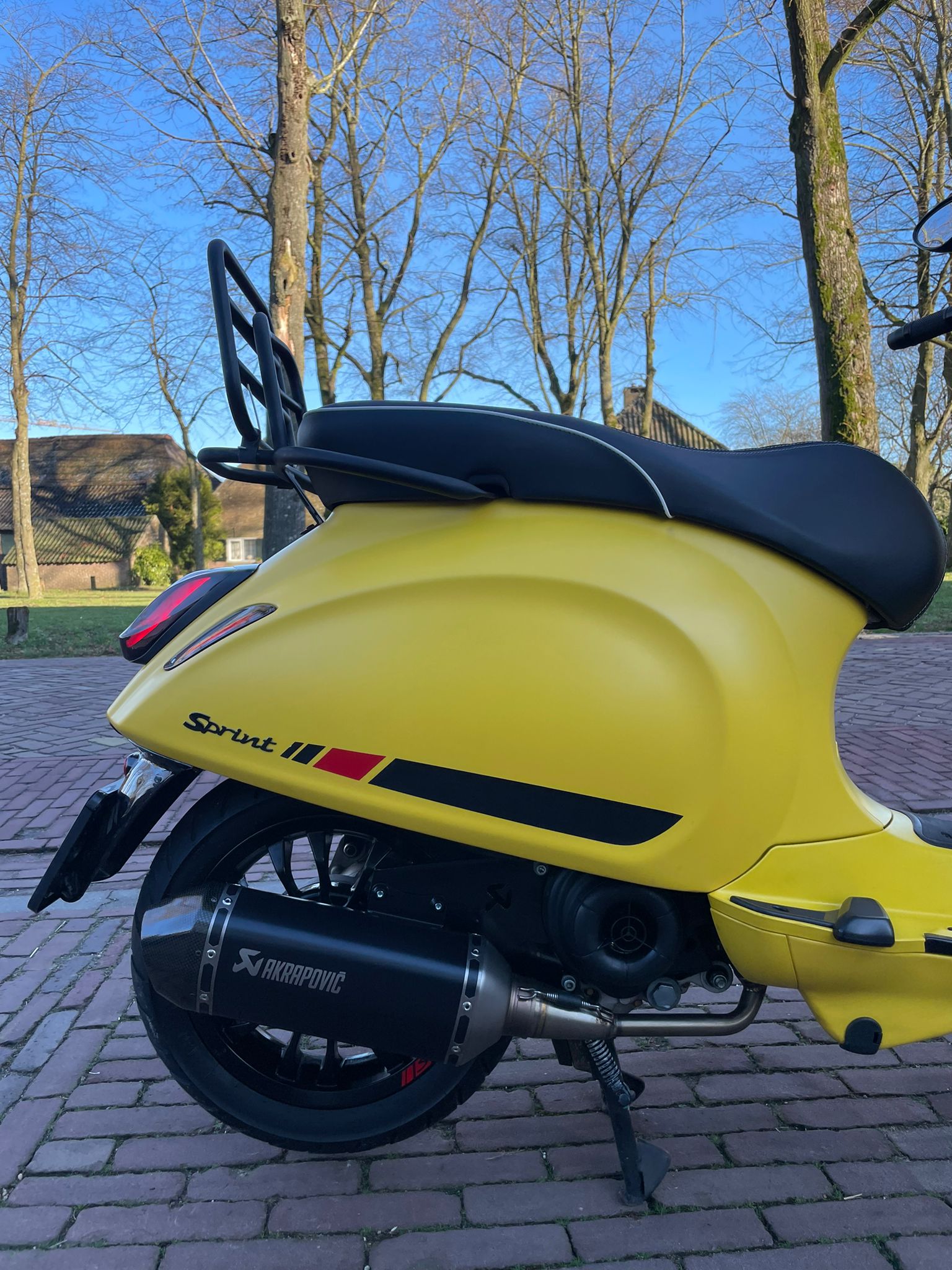 Vespa sprint brom | 5000km | Akrapovic | Carbon | Nieuwstaat