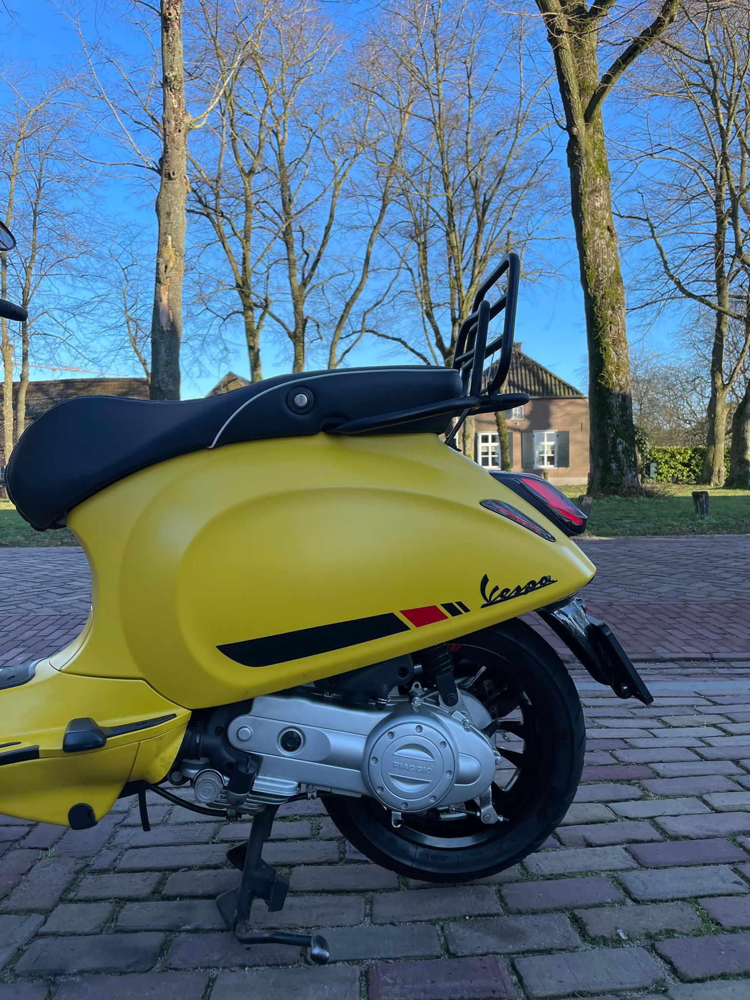 Vespa sprint brom | 5000km | Akrapovic | Carbon | Nieuwstaat