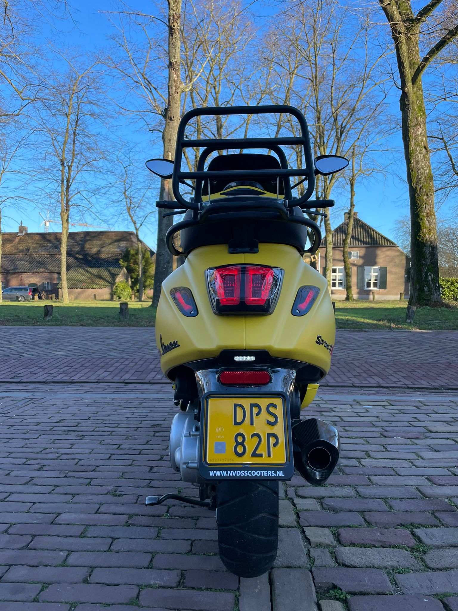 Vespa sprint brom | 5000km | Akrapovic | Carbon | Nieuwstaat