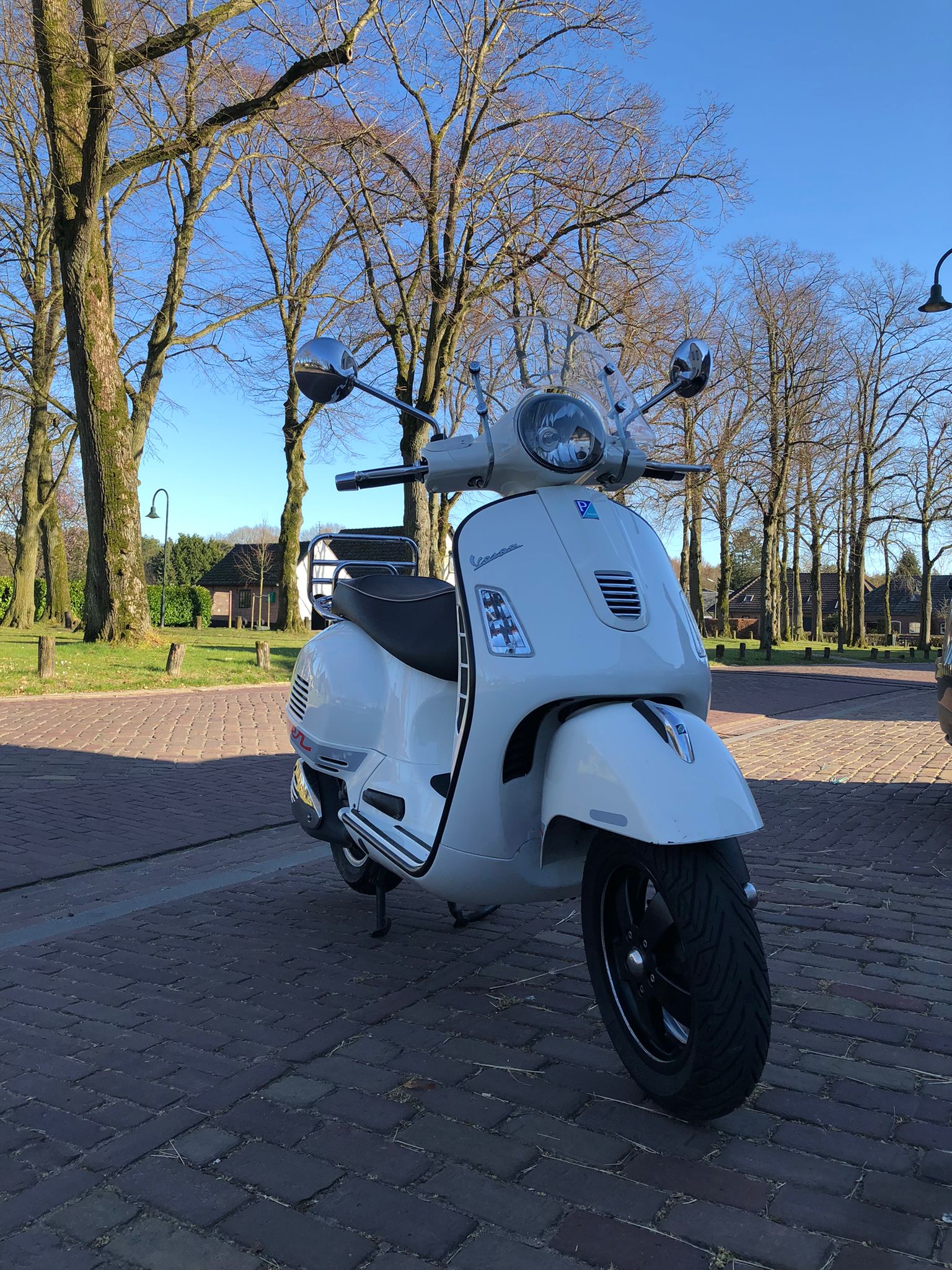 Vespa GTS 300 | Motor Scooter