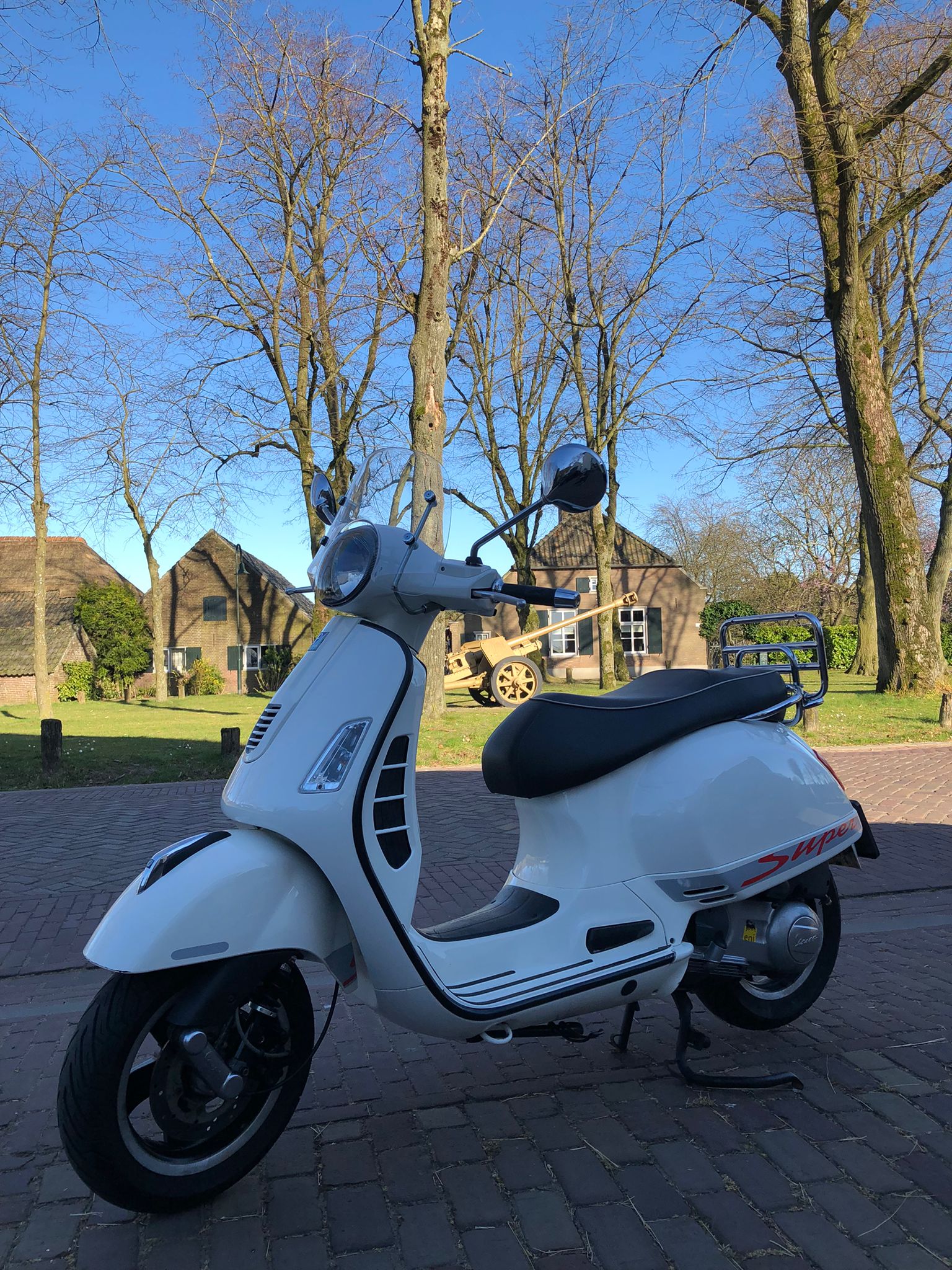 Vespa GTS 300 | Motor Scooter