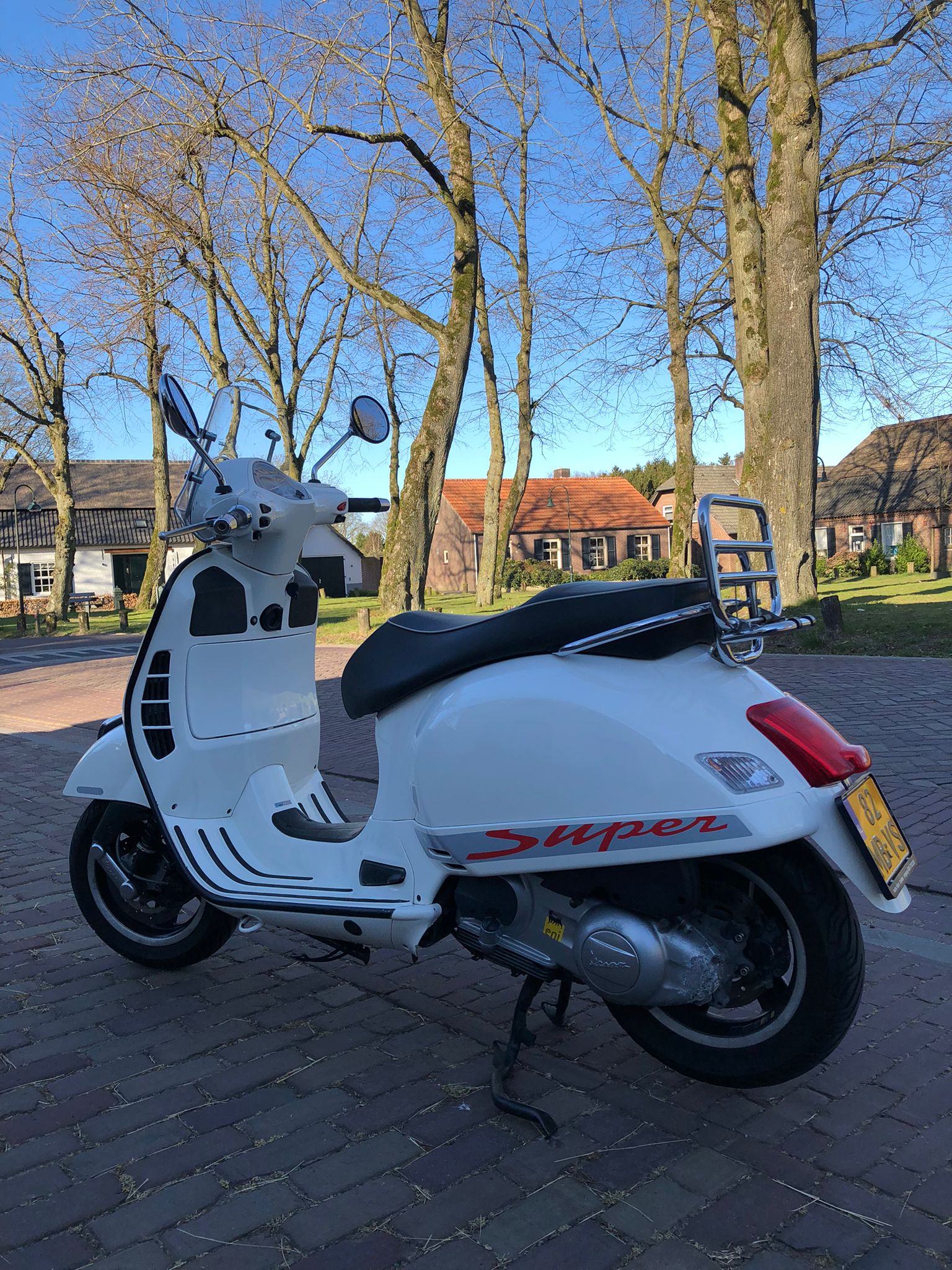 Vespa GTS 300 | Motor Scooter