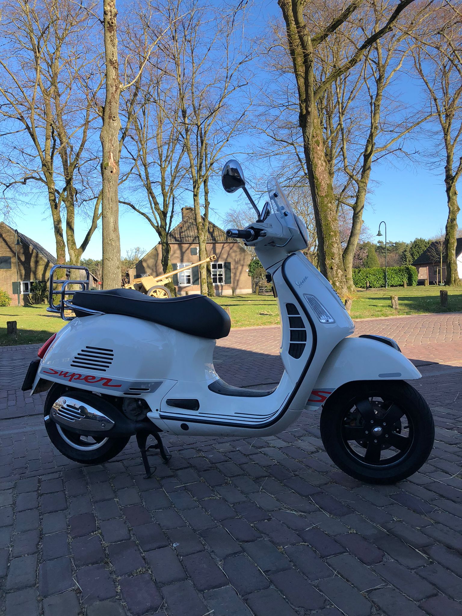 Vespa GTS 300 | Motor Scooter