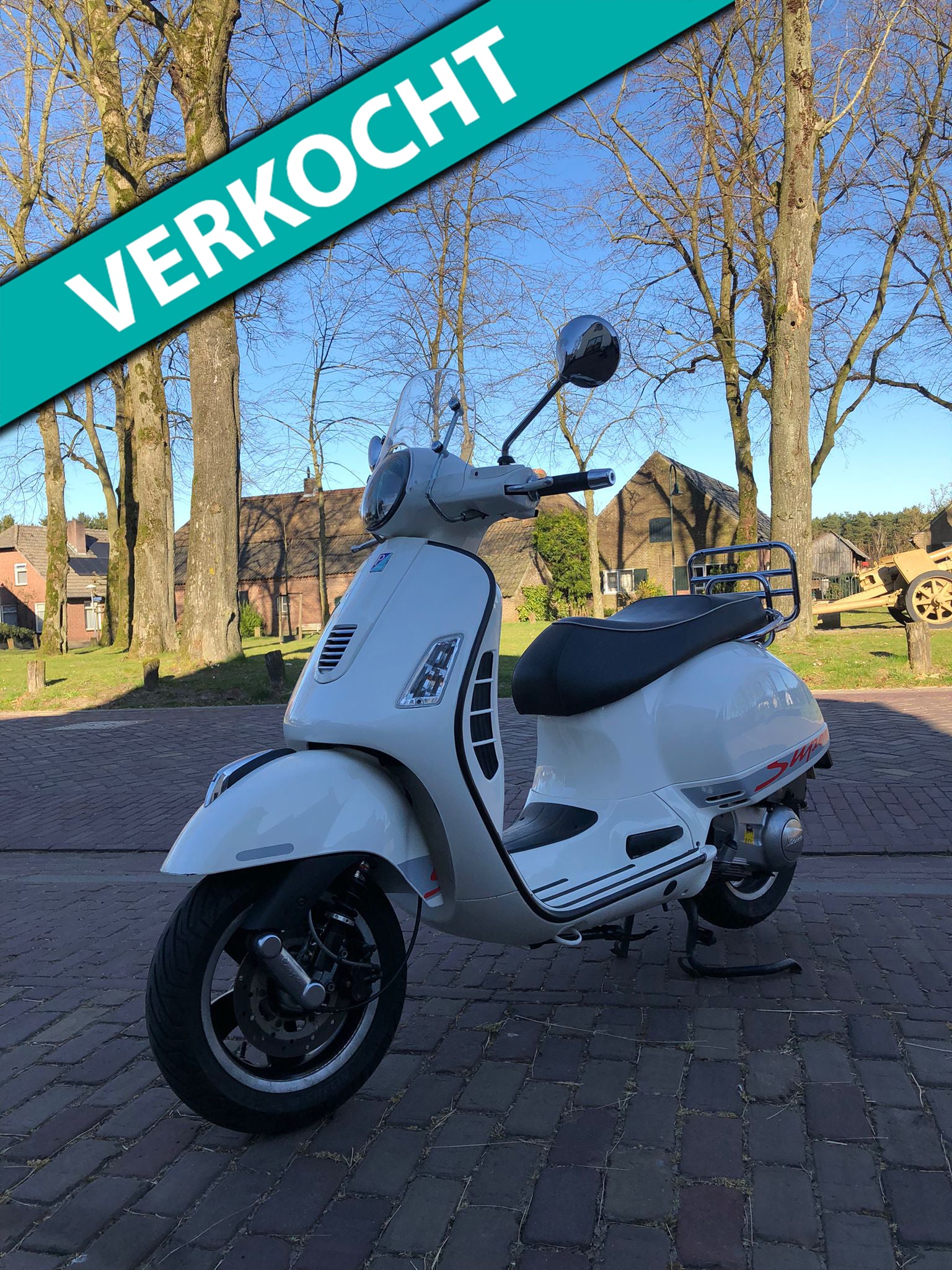 Vespa GTS 300 | Motor Scooter