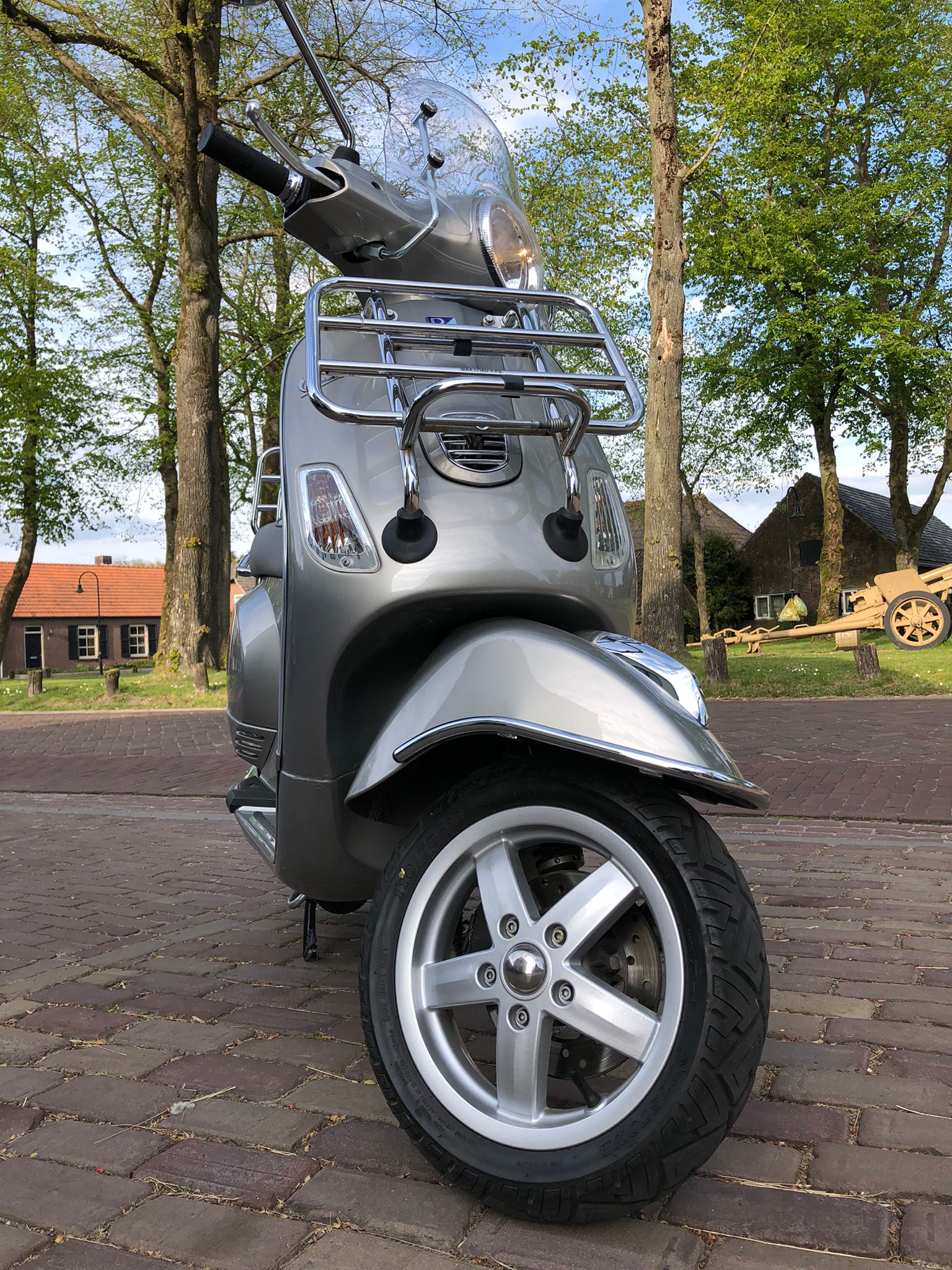 Vespa LX | Snor 4T | Zilver